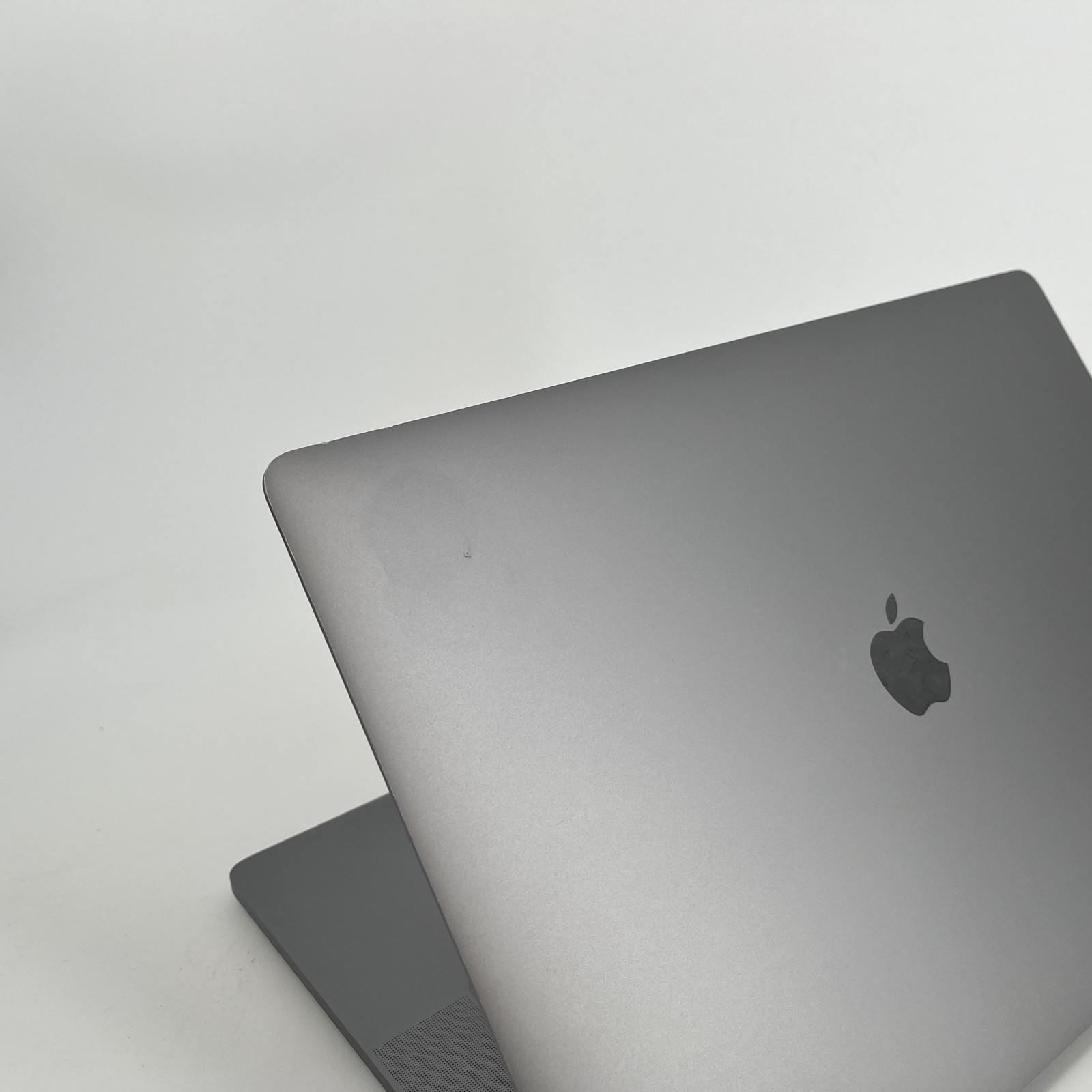 MacBook Pro 16 Touch Bar Gray 2019 2.3 GHz i9 16GB 1TB SSD Radeon Pro 5500M 4GB
