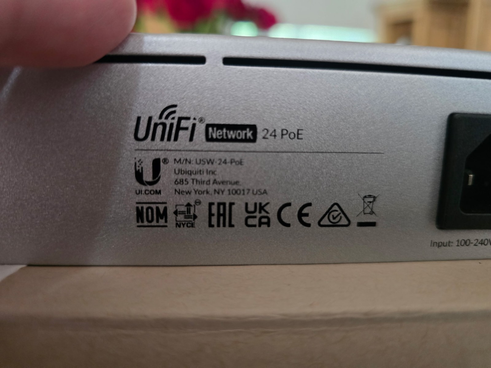Ubiquiti UniFi 24-Port Gigabit PoE Switch Gen 2 (USW-24-POE, 95W) – PristineUsed