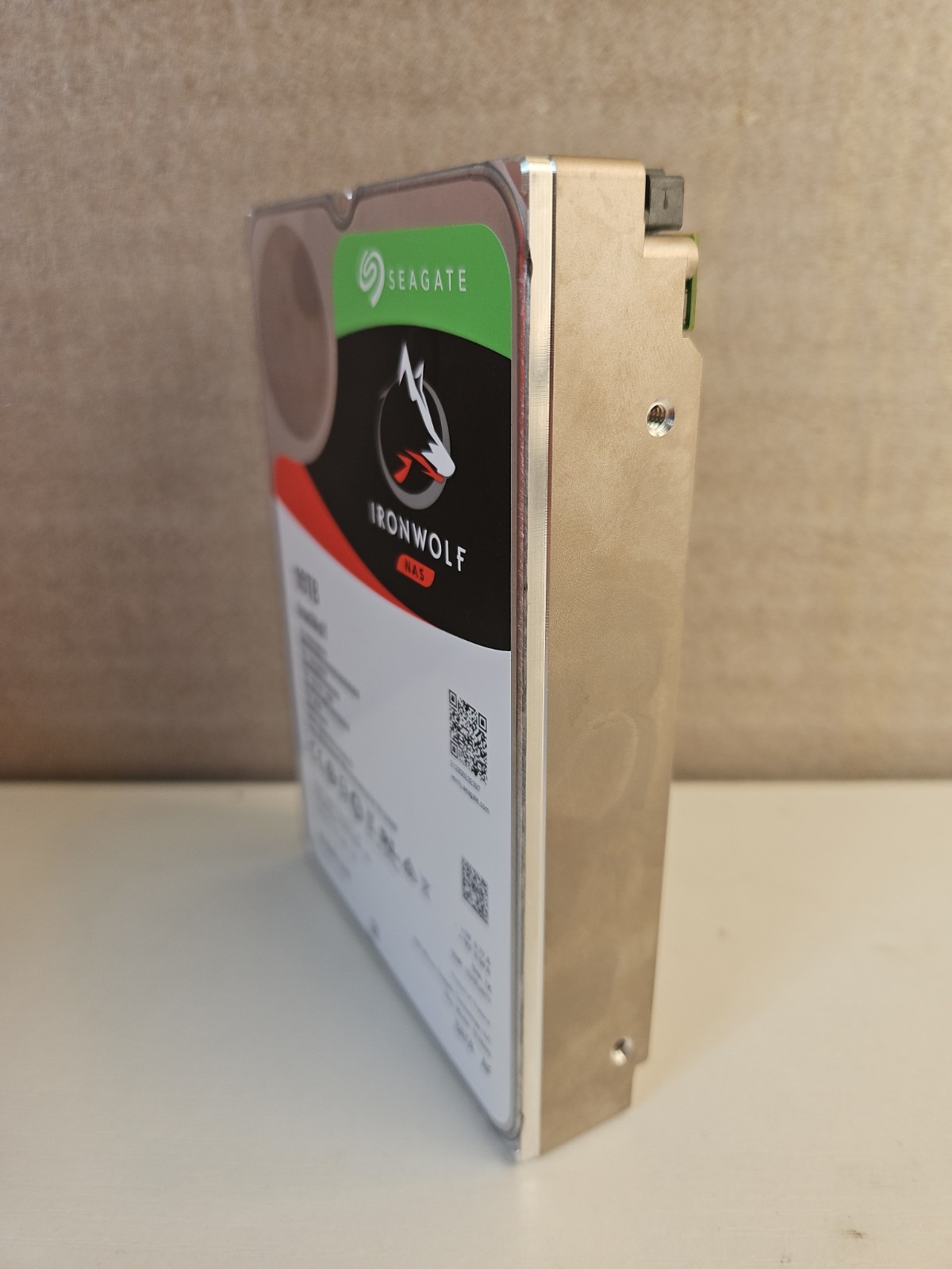 SEAGATE IRONWOLF 10TB 3.5″ SATA HARD DRIVE 7200 RPM ST10000VN0004 FOR PARTS (T7