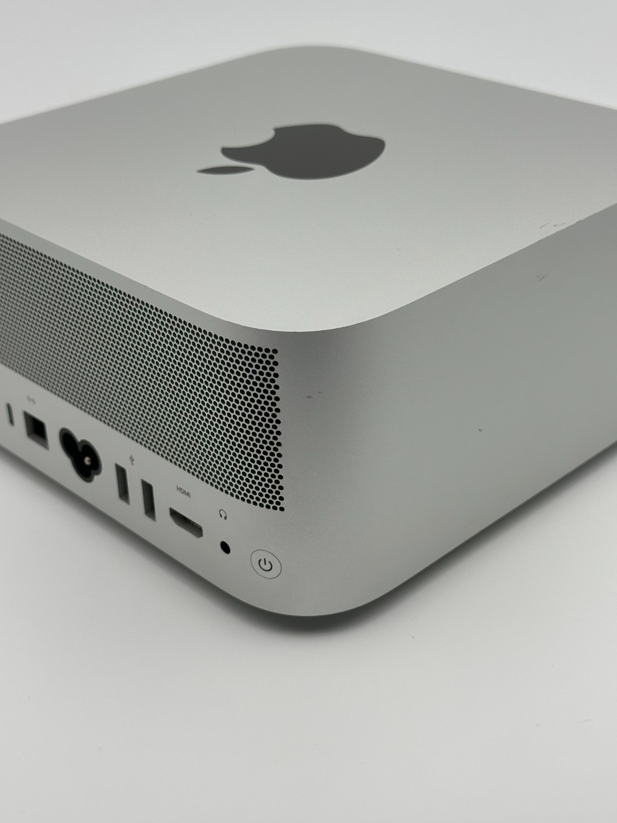 2022 Apple Mac Studio M1 Max Chip 32GB 512GB SSD 24-Core GPU Silver MJMV3LL/A