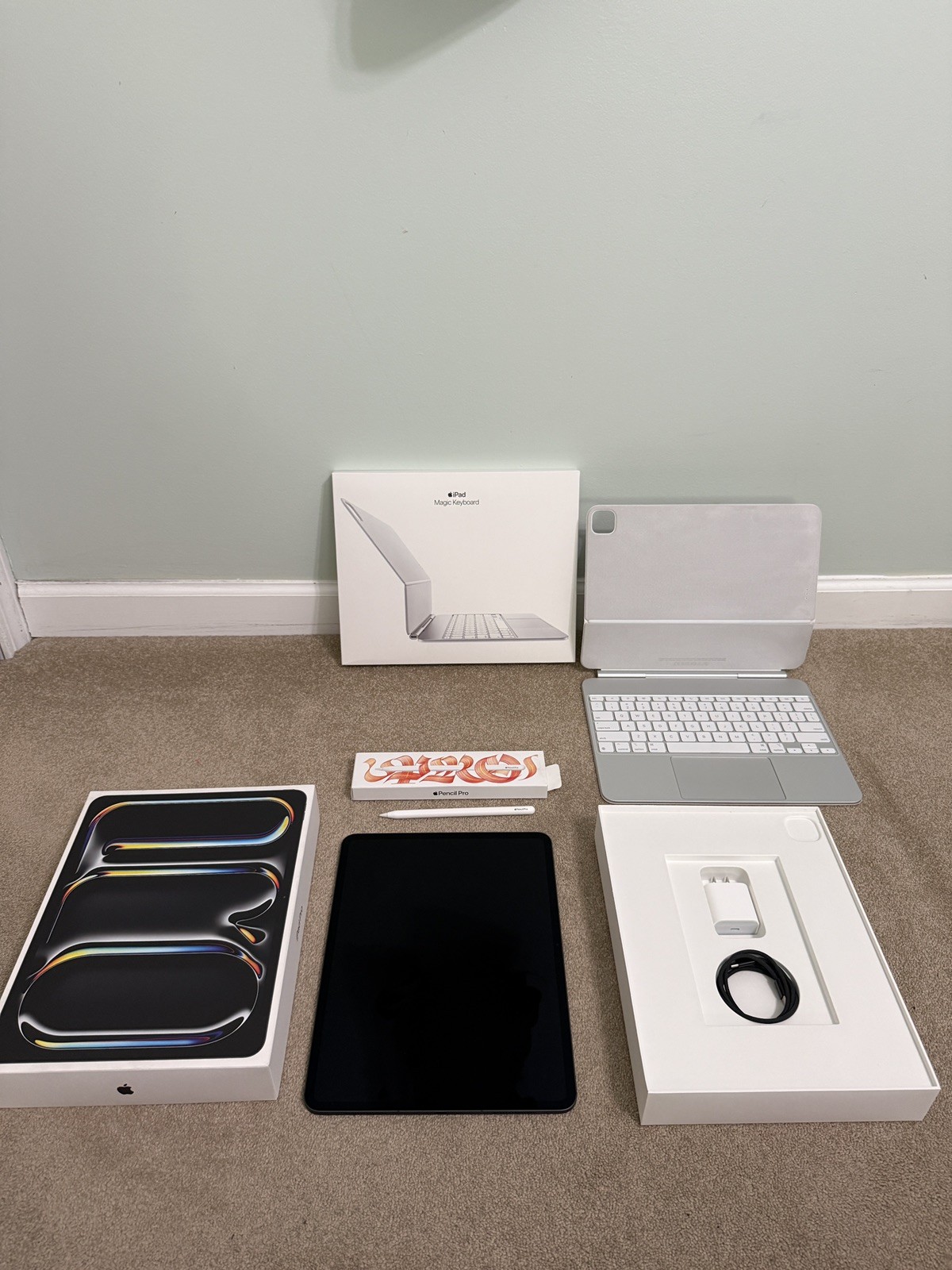 Apple iPad Pro 13″ 2024 M4 A2926 Unlocked WiFi + Cellular 1TB Black BUNDLE