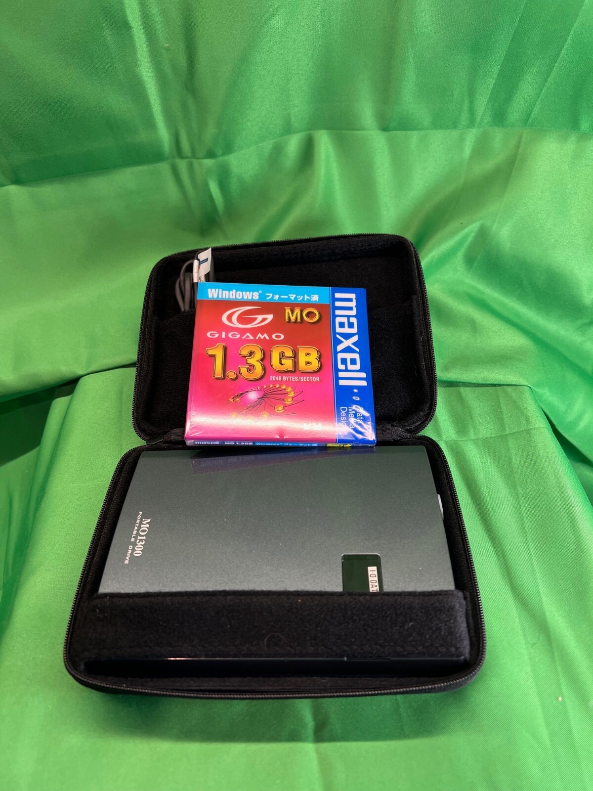 IO-DATA MOP2-U1.3P – 1300U2 MO1300 Pocket Drive 1.3GB MO – USB Powered w/ Case