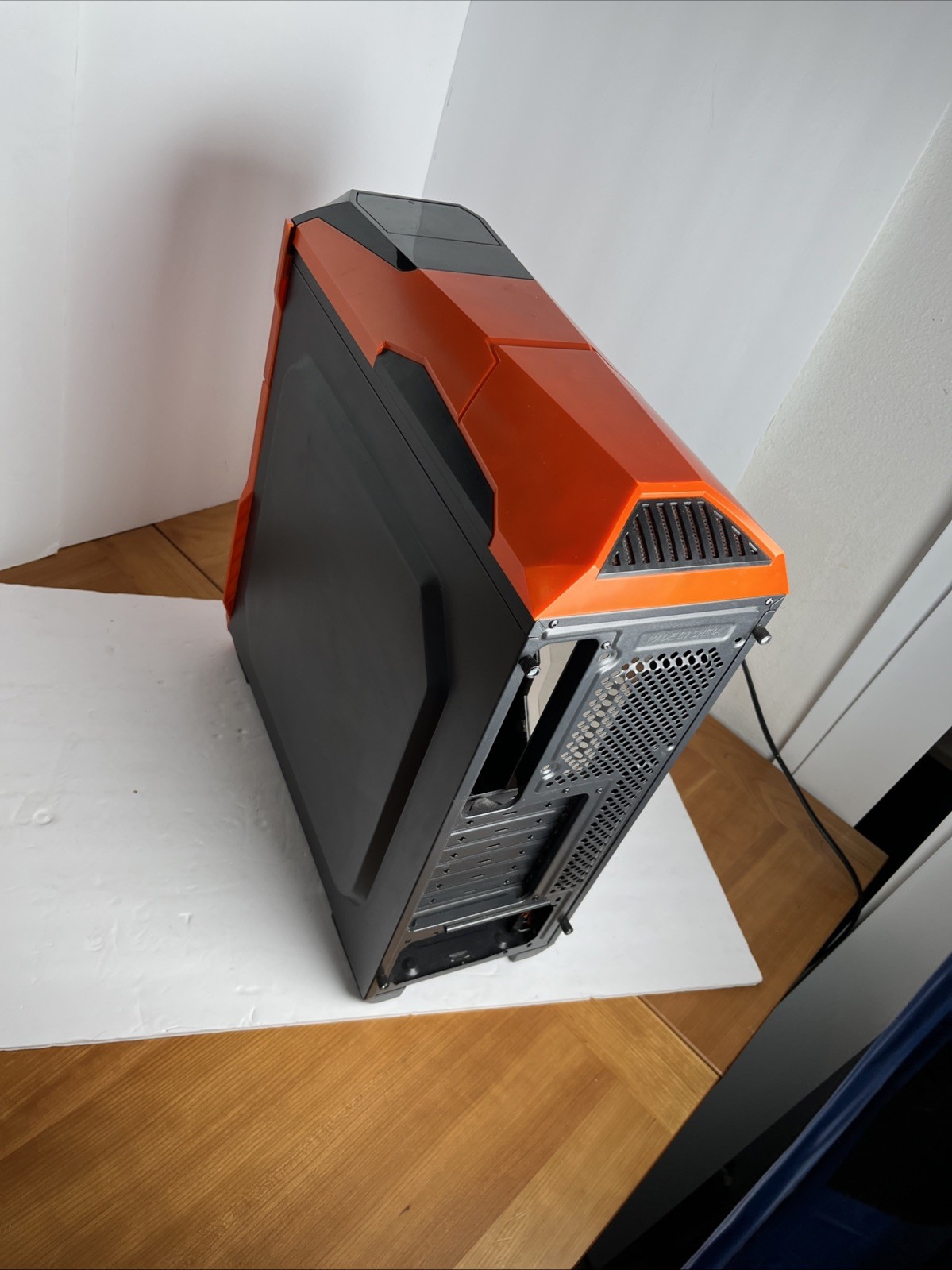 Segotep Computer Case Orange & Black W/ Wires Inside, Tested & Works