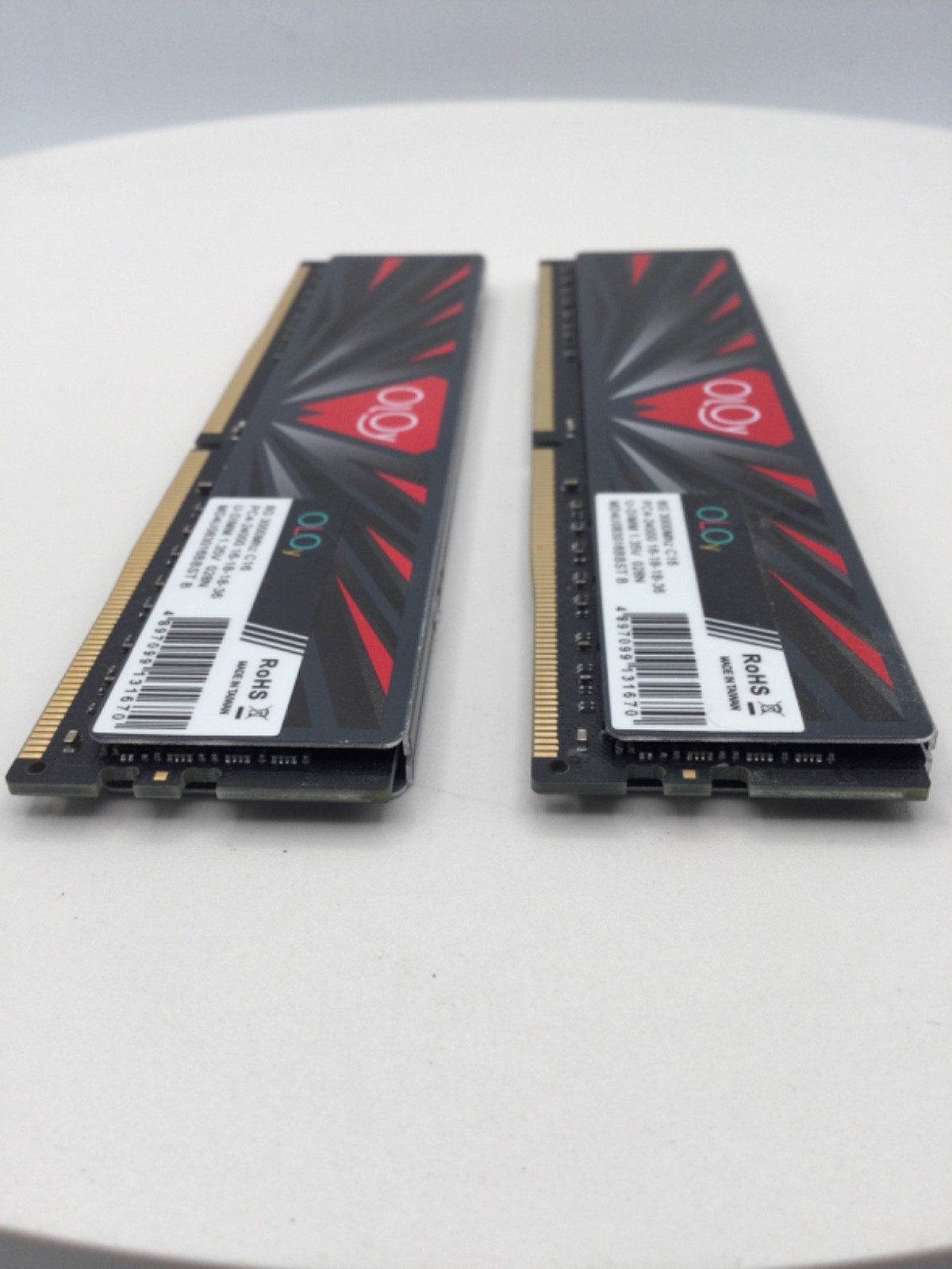 OLOy 16GB (2x8GB) DDR4 3000MHz U-DIMM Memory PC4-24000 MD4U083016BBST C16