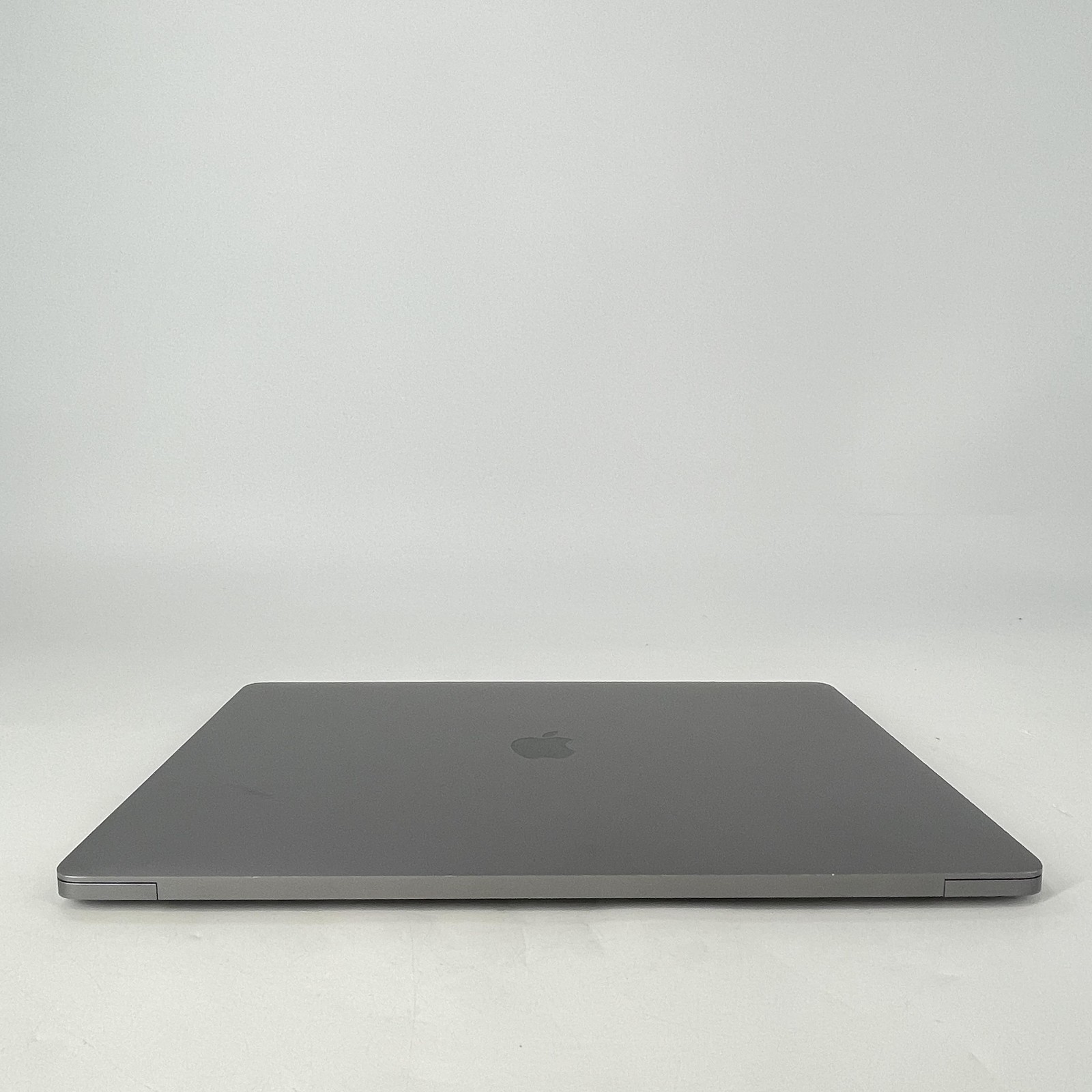 MacBook Pro 16 Touch Bar Silver 2019 2.4GHz i9 32GB 1TB SSD AMD Radeon Pro 5500M