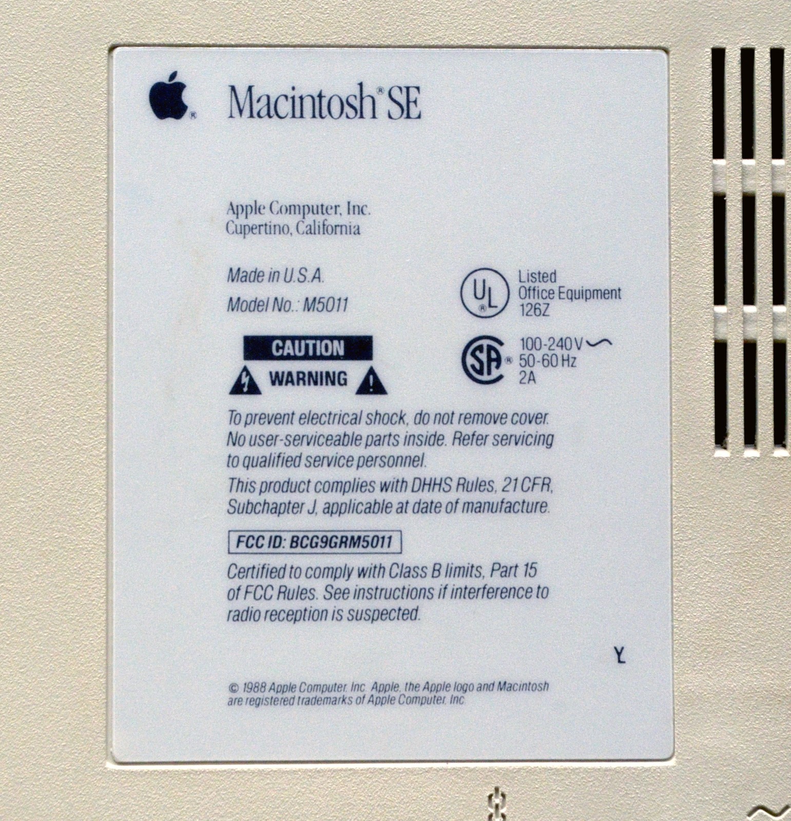 MAC SE (1988) M.5011-Superdrive-4MB RAM-20 MBHD, OS 7.0/bundled w/Prgs/Hwd/Cords