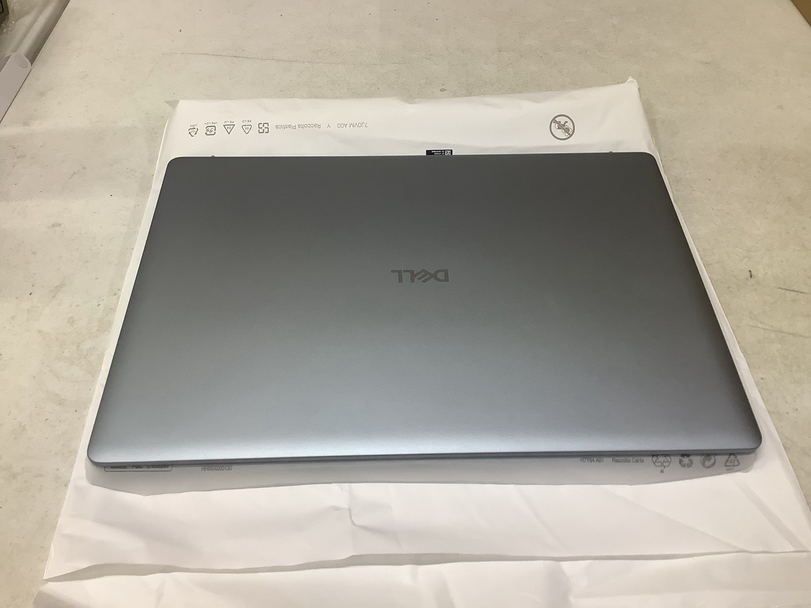 Dell 16 Laptop 16.0-inch 2K Touchscreen Display Intel Core 7 150U (Minor Defect)