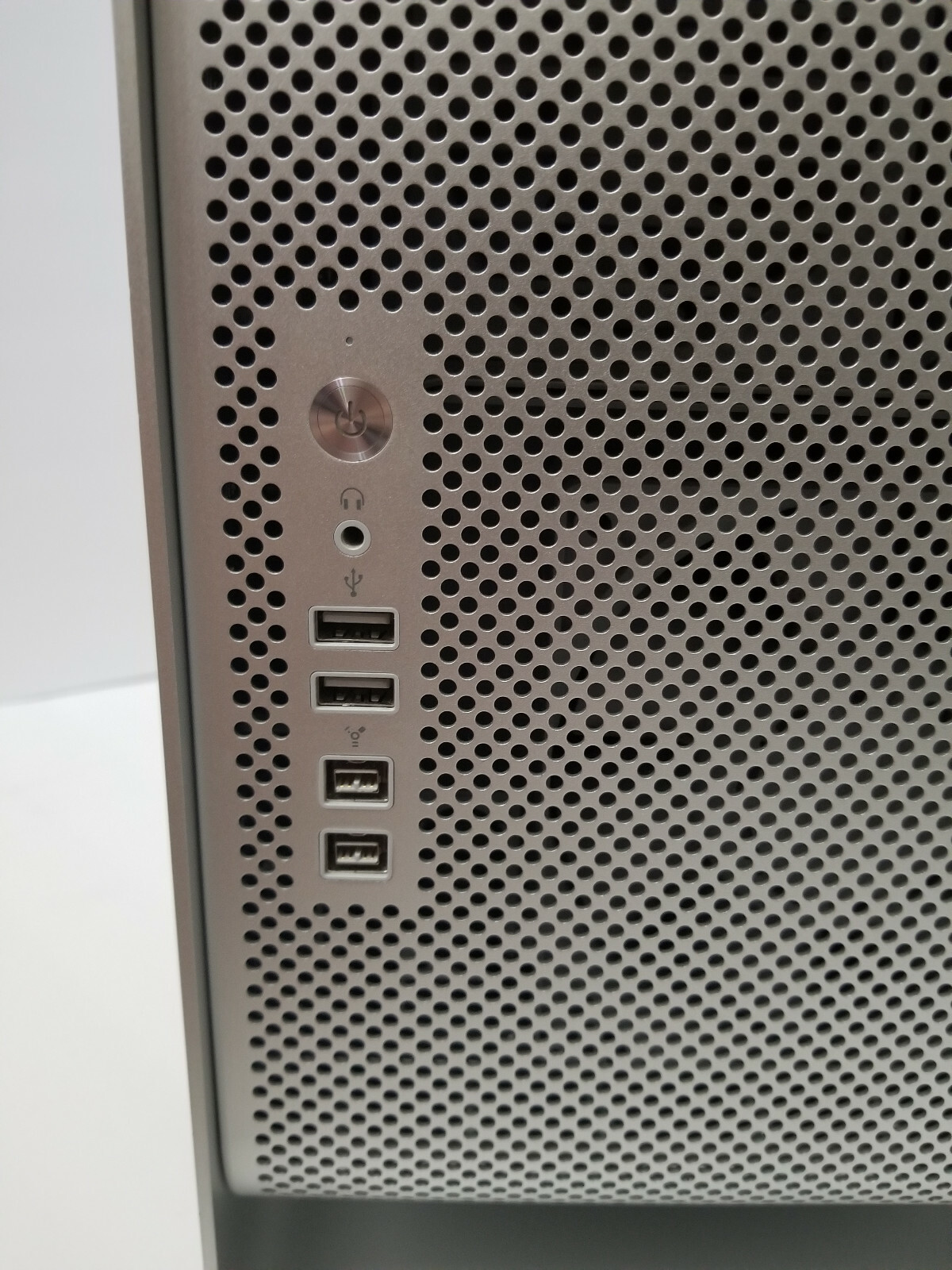 Apple Mac Pro Quad-Core Intel Xeon 3.26GHz 2TB HD 16GB Memory OS X El Capitan