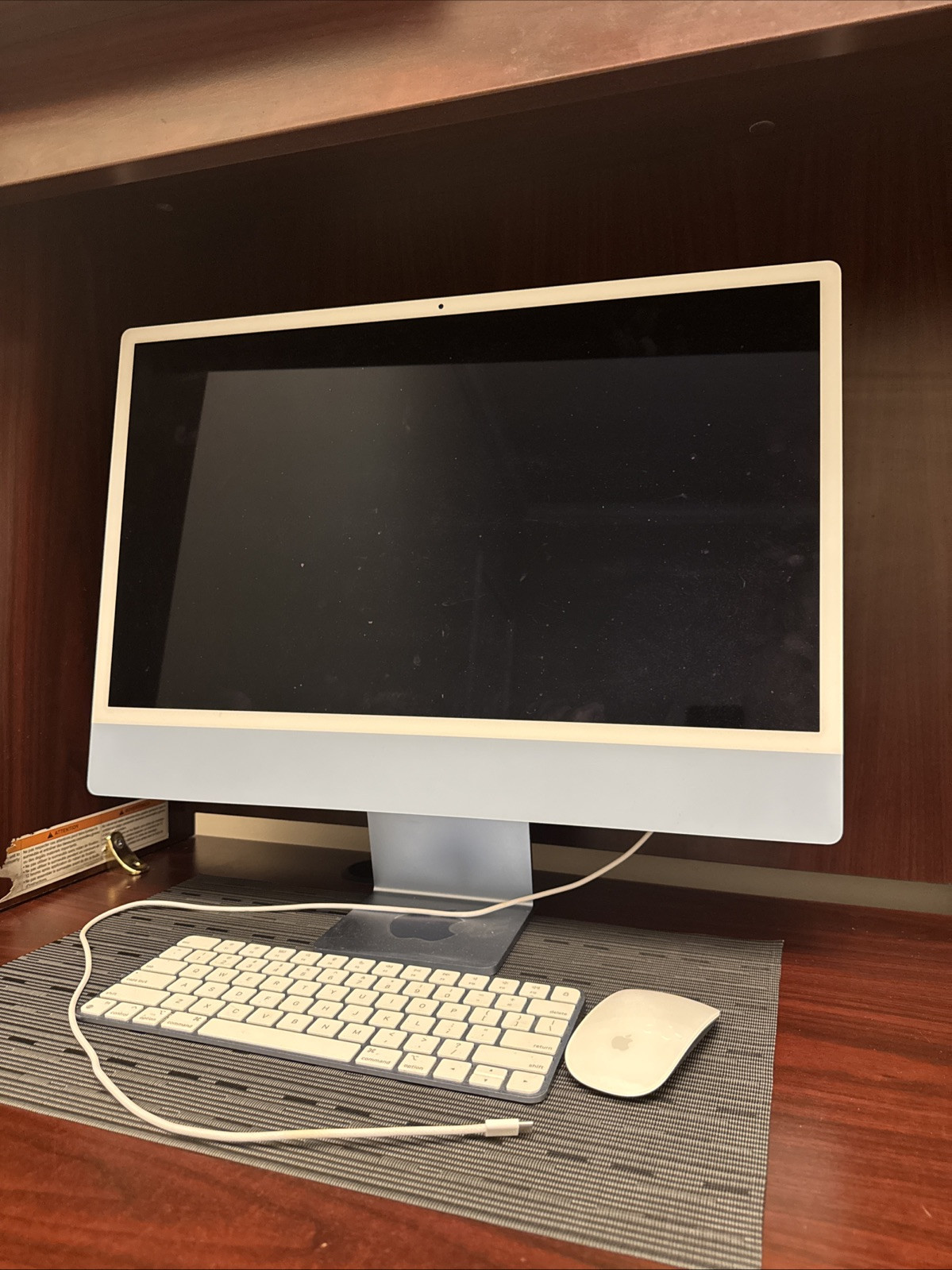 Apple iMac 24″ (256GB SSD, Apple M1, 3.20GHz, 8GB, 7-Core GPU) Blue – MJV93LL/A