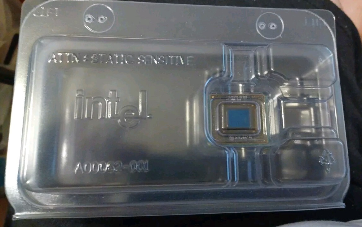 Intel Pentium III Mobile SL3RG CPU 500MHz 256KB 100MHz Socket 495