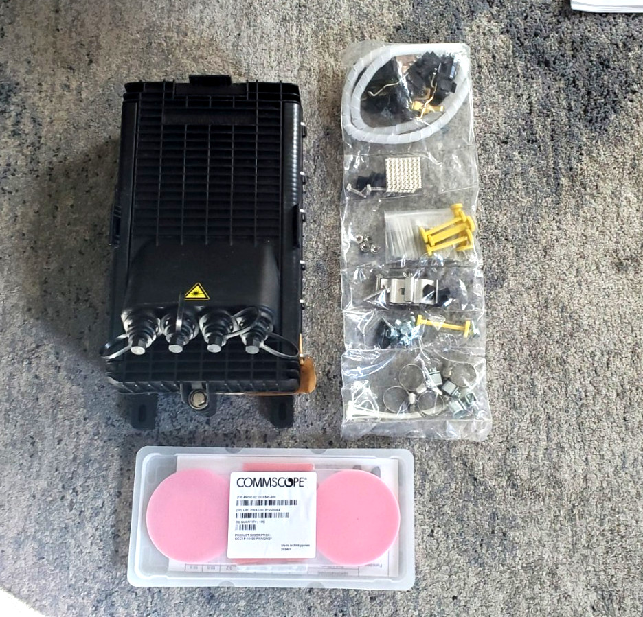 CommScope Fiber Mini-OTE 300 Enclosure 760256493 w/ 1X4 Splitter OCC1P-10400 Kit