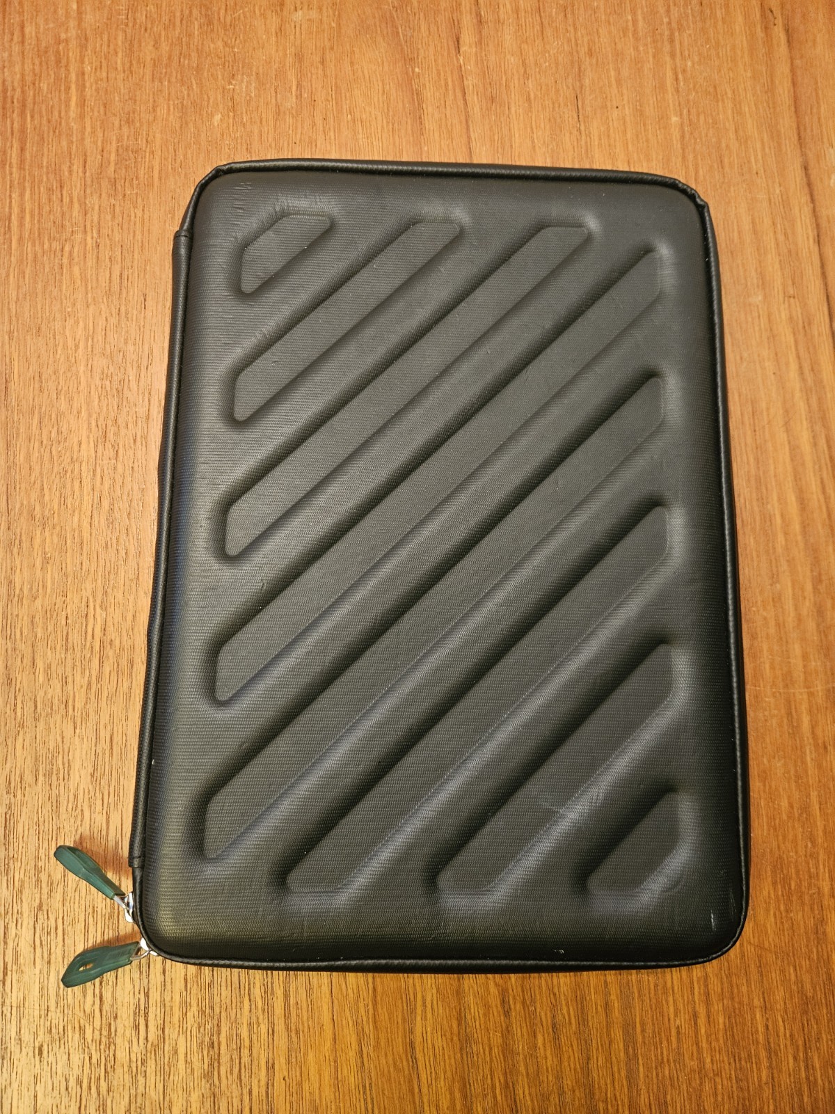 Thule 13in Padded Hard Shell Laptop Sleeve Case Solid Macbook Pro