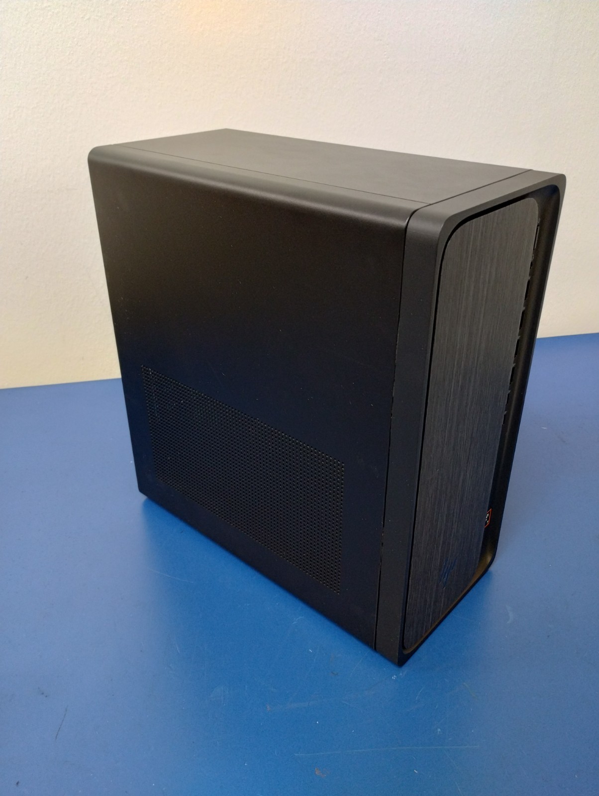 HP OmniDesk Desktop M02-0XXX, AMD Ryzen 7, 4.20 GHz, 32 GB RAM, 1 TB SSD