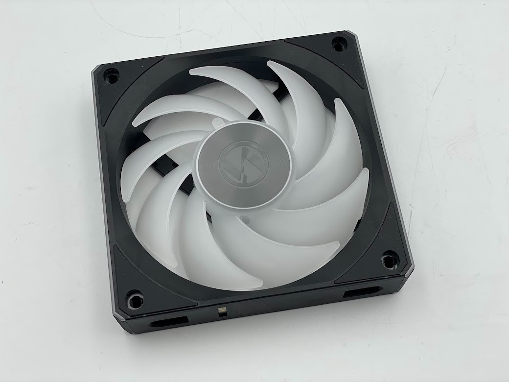 Lian Li UNI FAN CL Wireless Fluid Dynamic Bearing 120mm Case Fan – Black