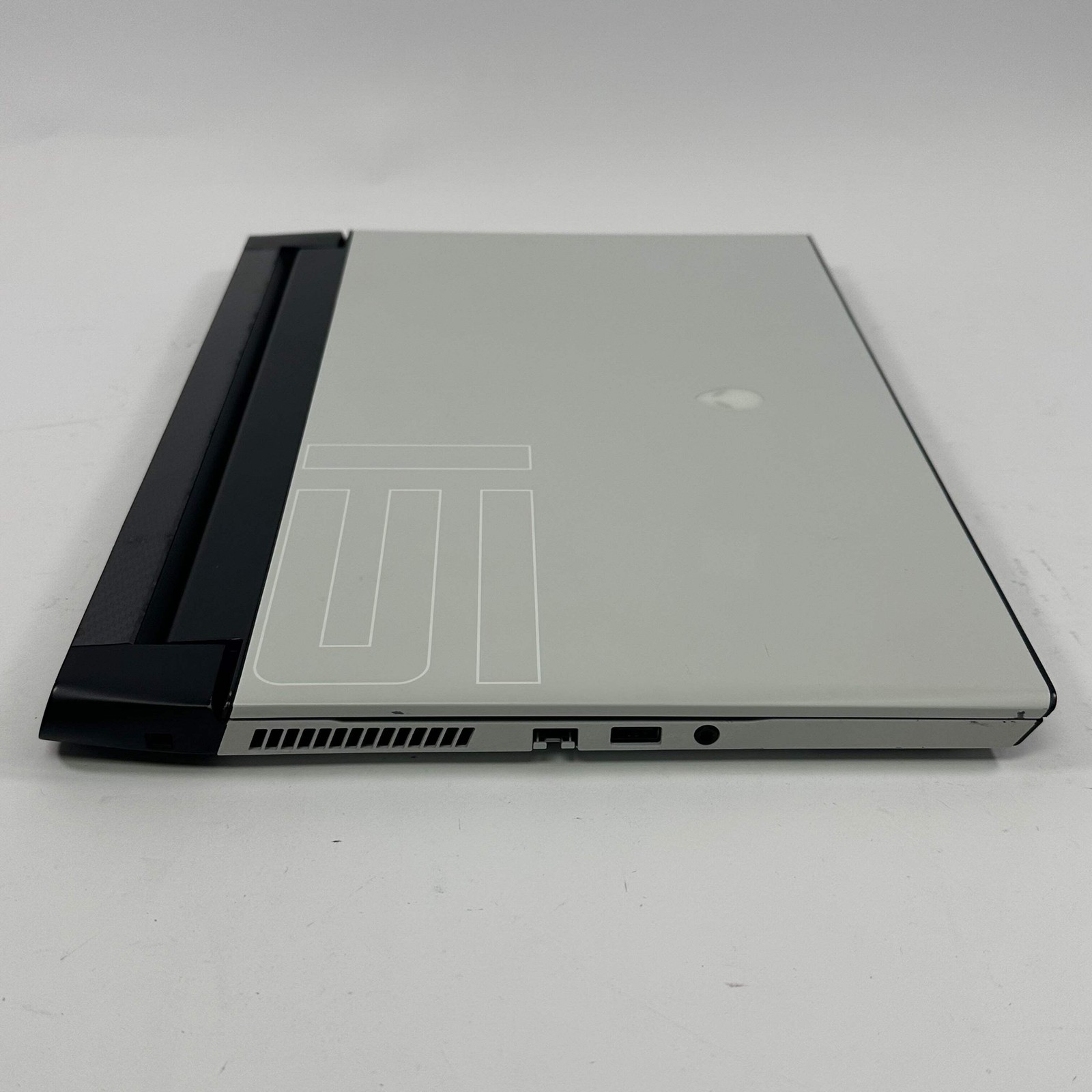 Alienware M15 15.6″ i9-10980HK 2.4GHz 32GB RAM 1.5TB SSD GeForce RTX 3080