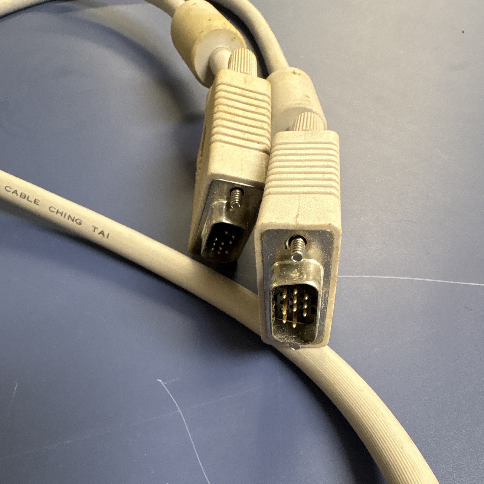 VGA/SVGA D-Sub DE-15 15-Pin Male to Male Monitor Cable 6 ft Gray