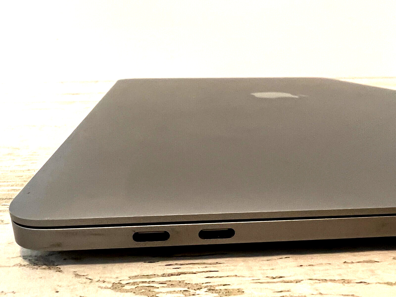 Apple MacBook Pro 15″ Touch Bar 256GB SSD 16GB i7 Ventura Space Gray – Warranty