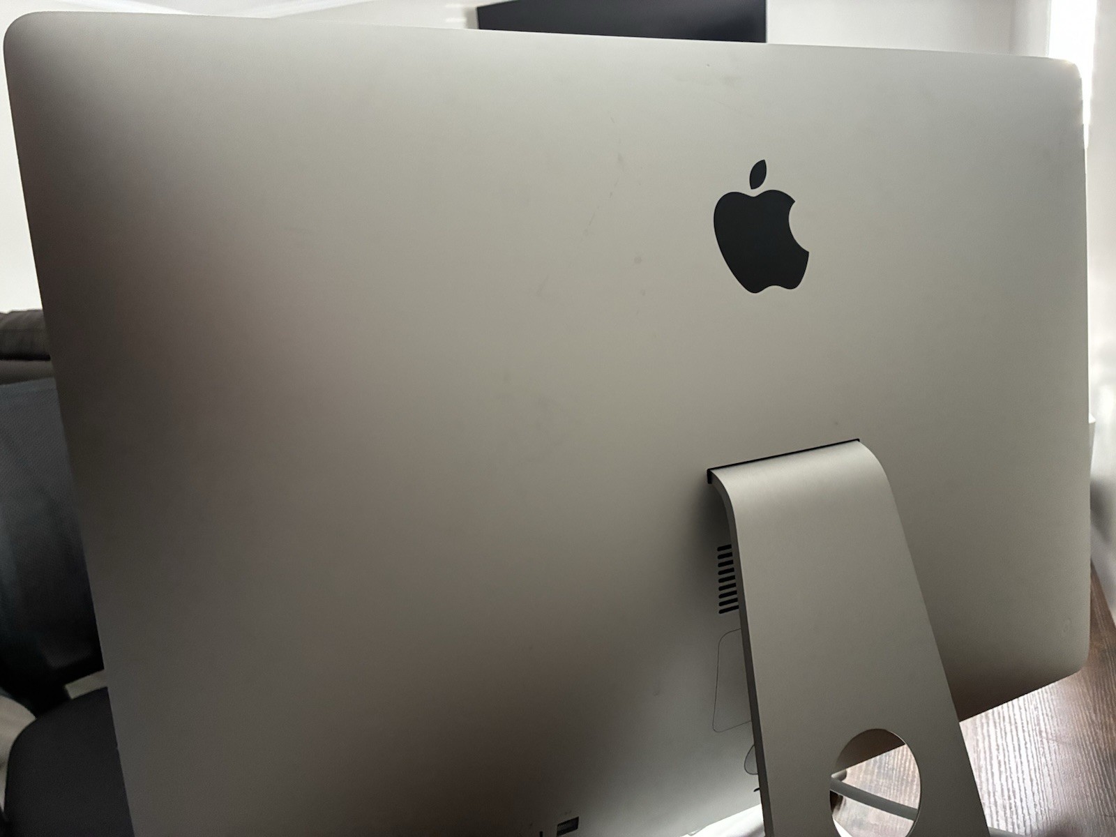 Apple iMac (256GB Storage,6 CORE I5, 3.1 GHz, 8GB)Silver (2020) macOS Tahoe 26.6