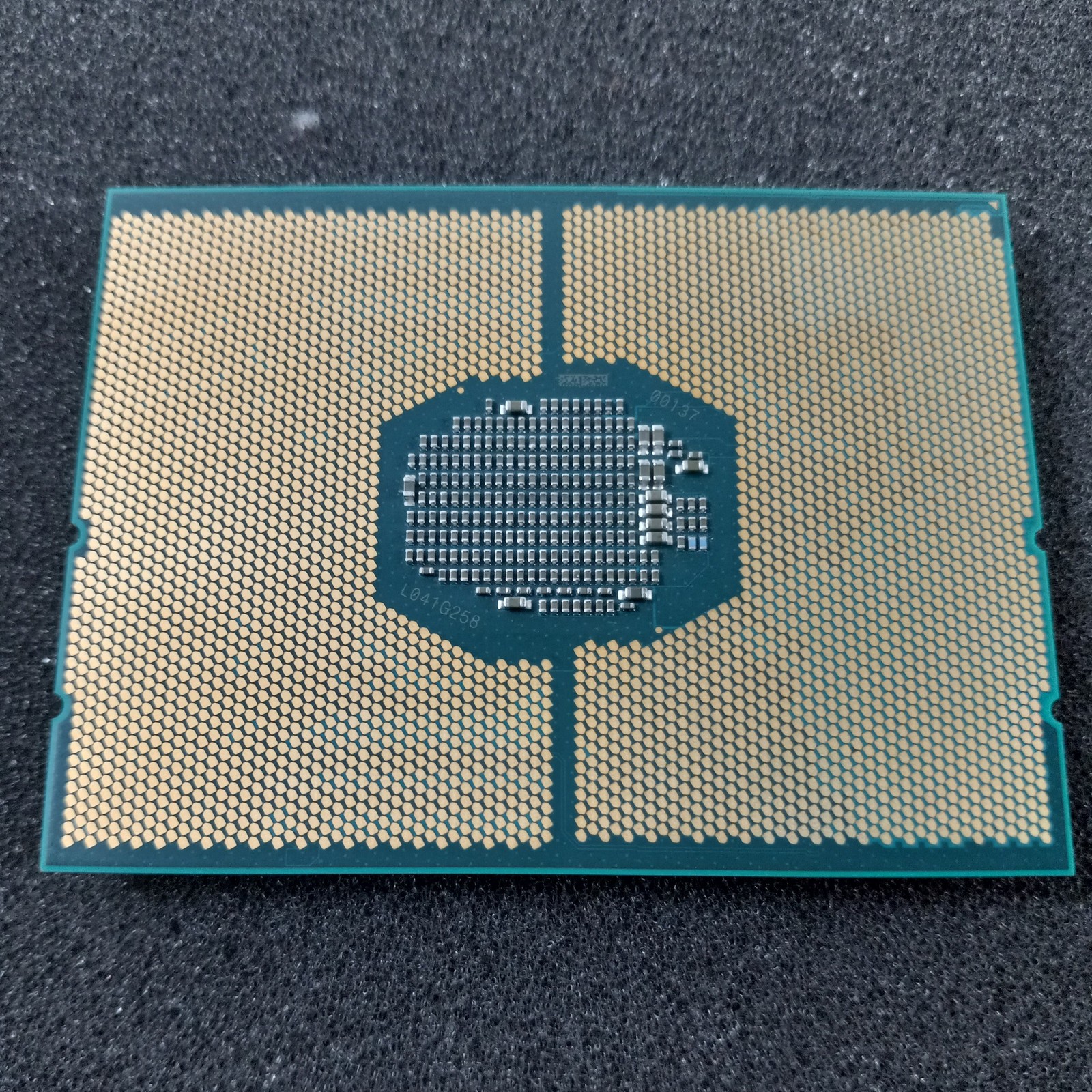 Intel Xeon Silver 4214R SRG1W 2.40GHz 12-Core Processors LGA3647 LOT OF 2