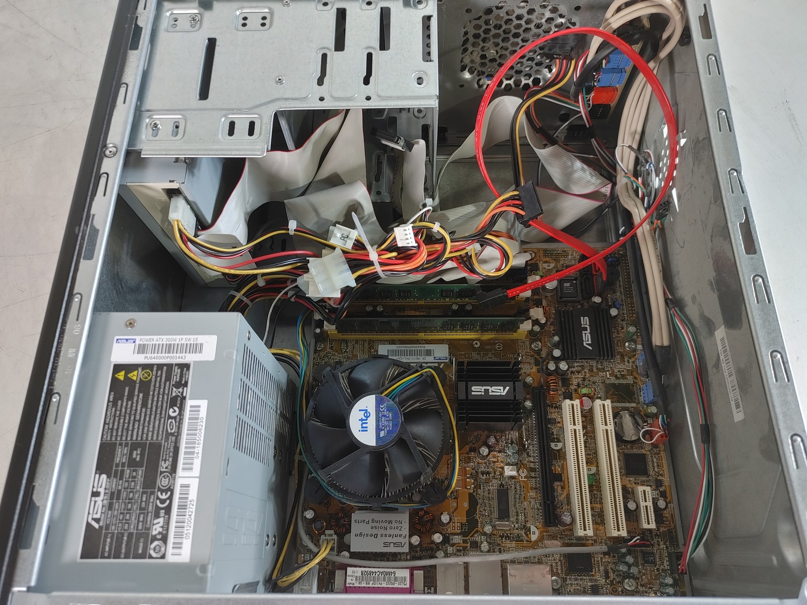 Vintage Asus VINTAGE2-PH1 Intel Pentium D 3.00 GHz 4 GB DDR2 Desktop – No HDD