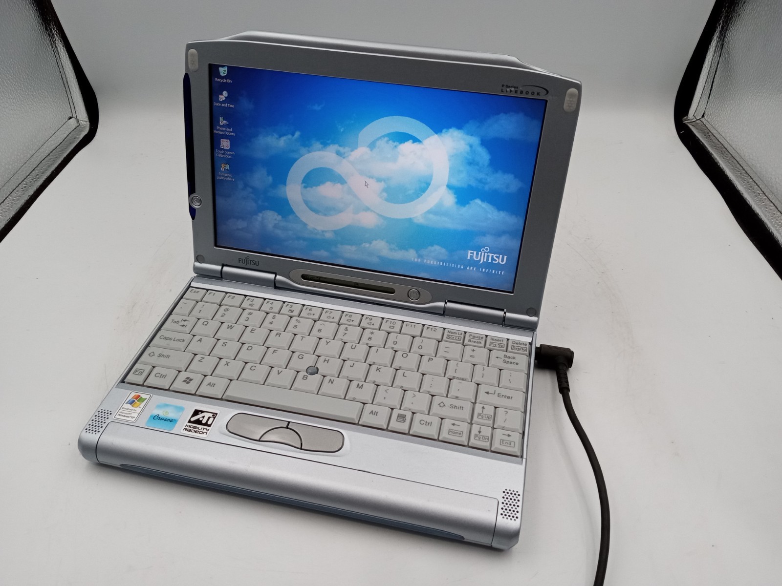 Fujitsu Lifebook P1120 8.9″ Touchscreen Crusoe 800MHz 240MB 30GB XP -READ -RR
