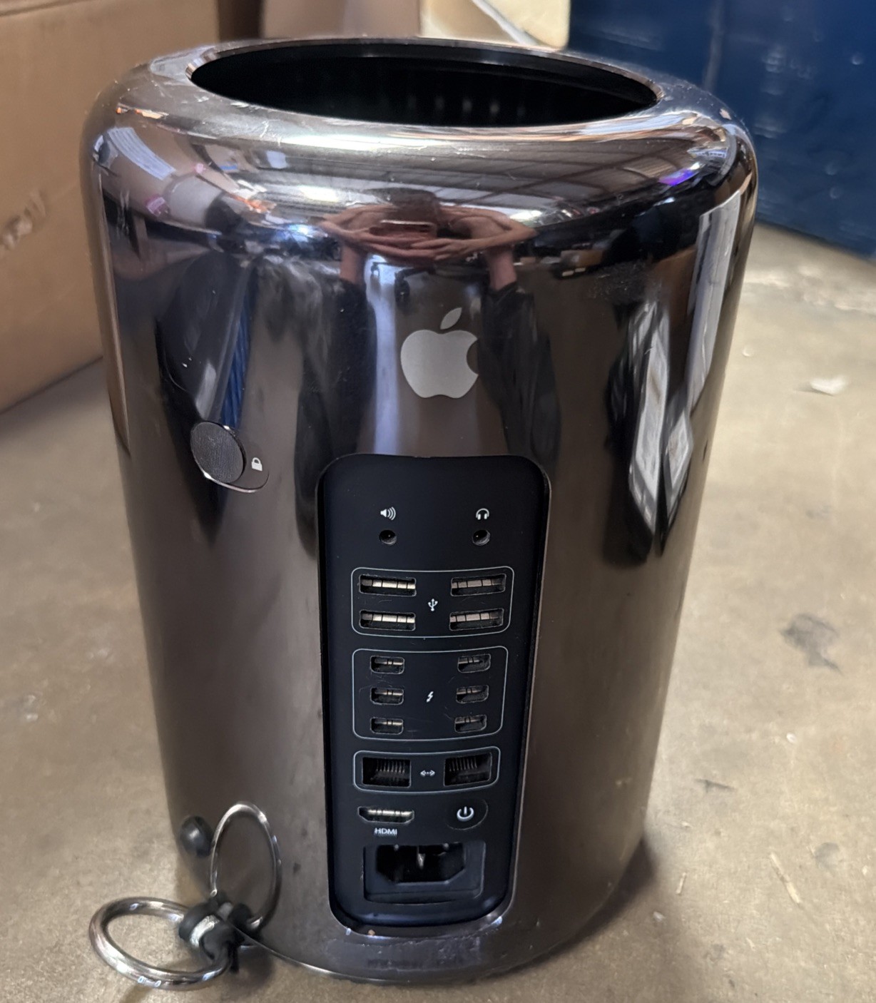 Apple Mac Pro A1481 3.7GHz Quad-Core Xeon E5 12GB 500GB SSD Dual D700 macOS