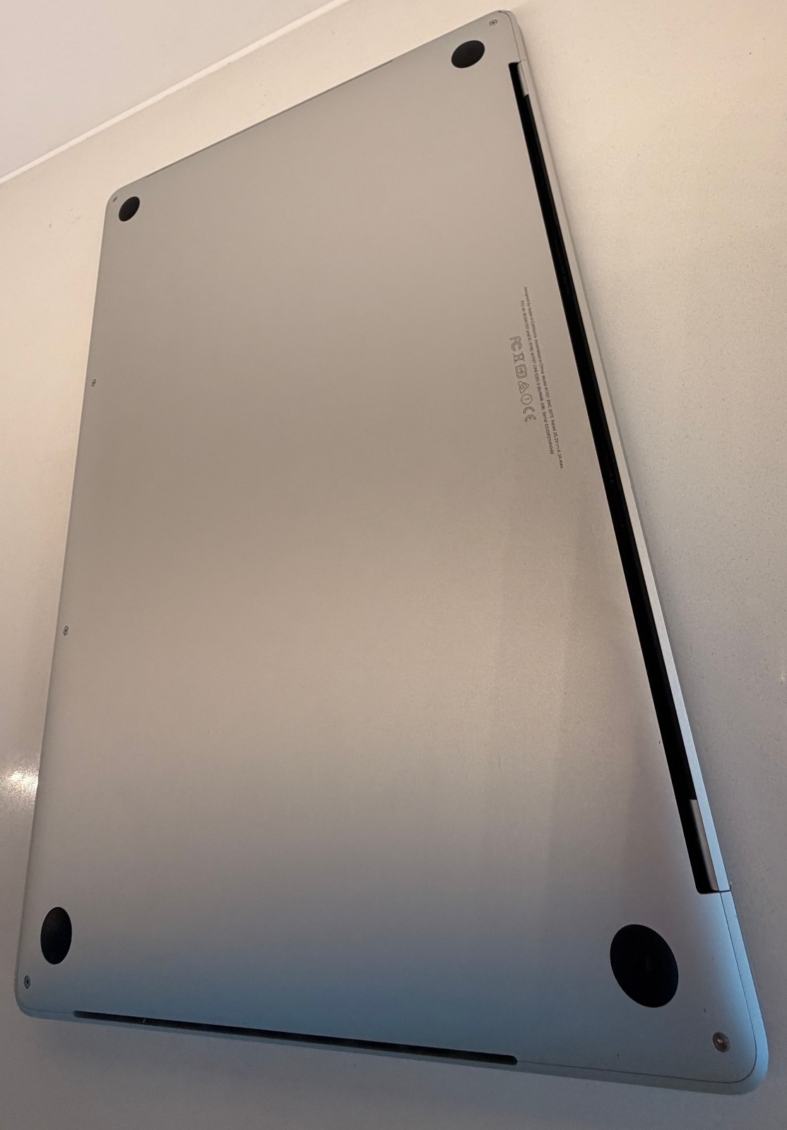 MacBook Pro 15″ 2016 – i7 2.7GHz, 16GB RAM, 1TB SSD, Radeon Pro 460 (Very Good)