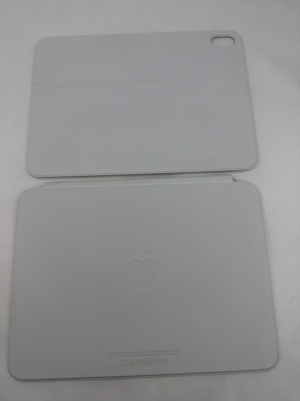 Apple Magic Keyboard Folio Case for Apple iPad 10.9″ A16 10th Gen white VG