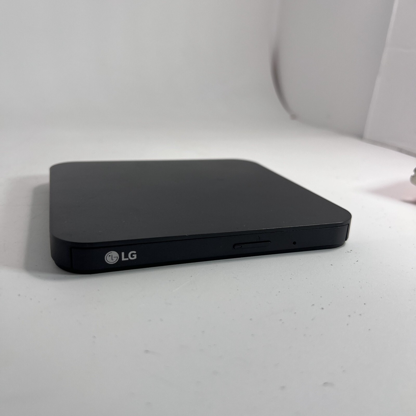 LG Ultra Slim Portable DVD Disc Writer SP80NB80 USB 2.0