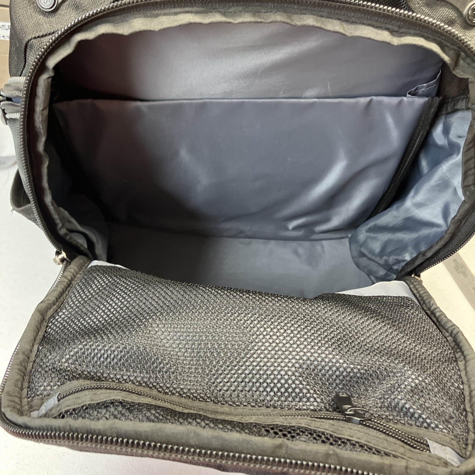 Swiss Gear Wenger Synergy 16″ Laptop Backpack, Black/Gray