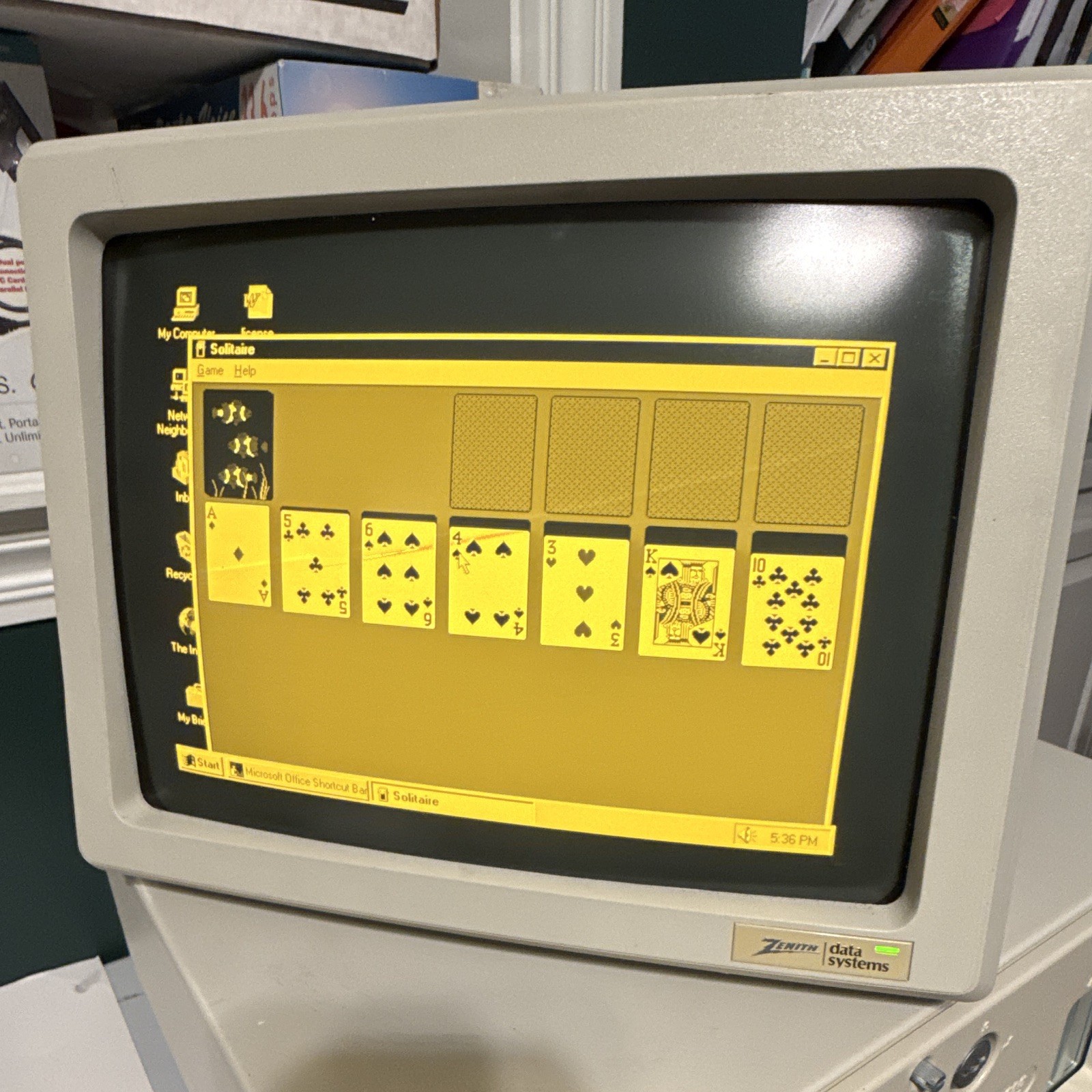Zenith Data Systems ZVM-1240 CRT Computer Monitor Less Than 16in 4:3 Beige