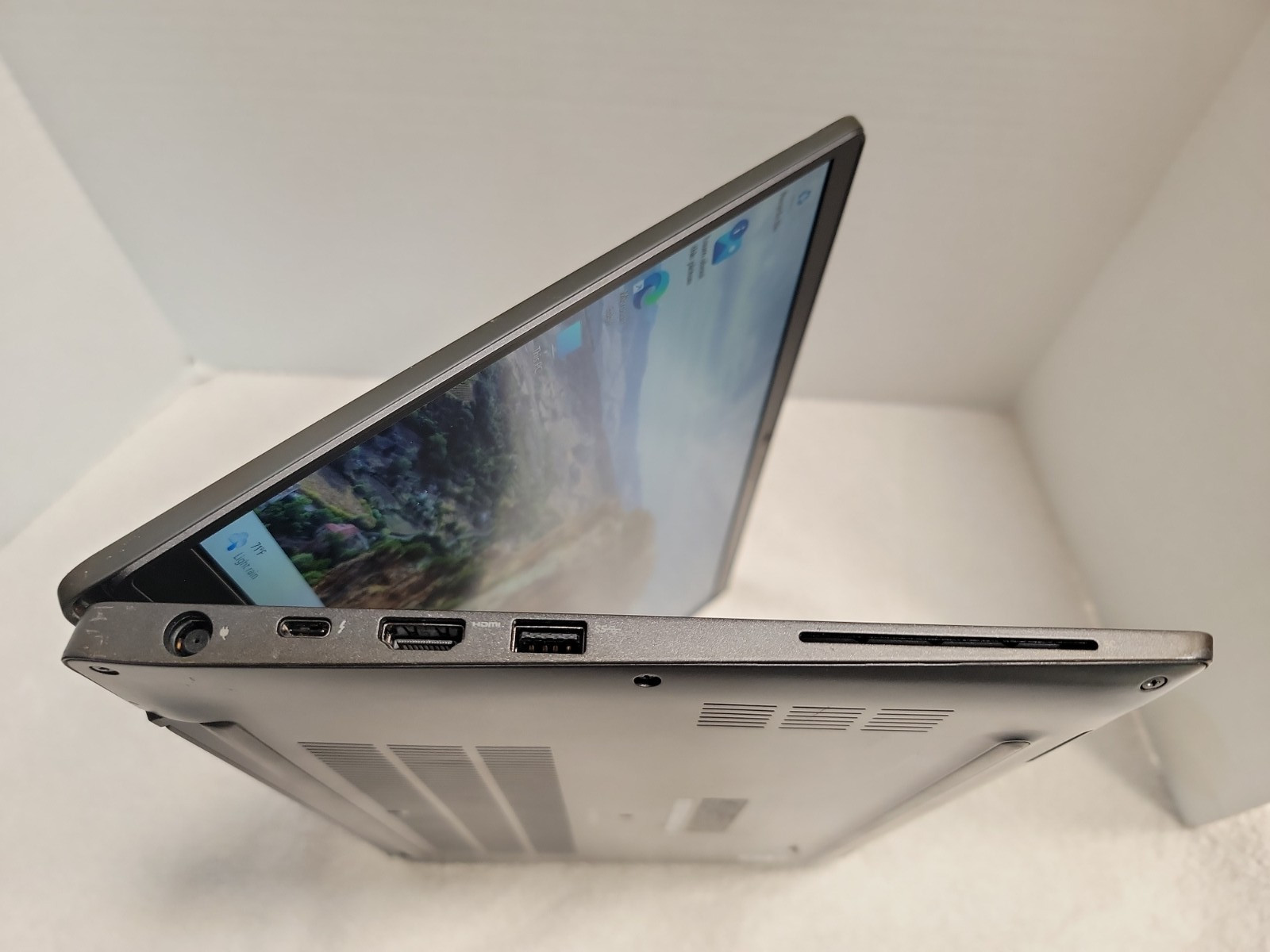 Dell Latitude 7400 14″ Core i5-8365U | 16GB RAM | 256GB SSD | Win 11 Pro