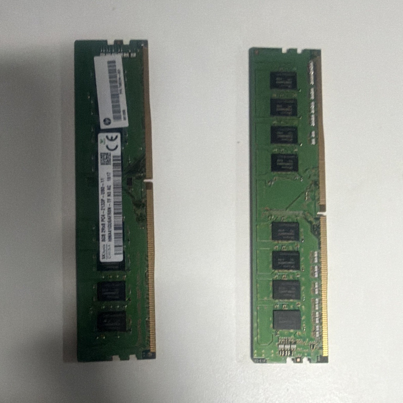 SK hynix 8GB DDR4 PC4-2133P 288-Pin DIMM Unbuffered Non-ECC HMA41GU6AFR8N-TF