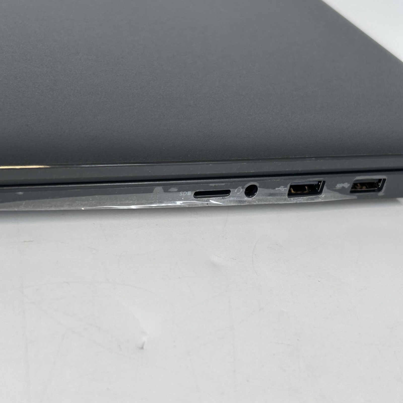 Dell Latitude 3520 15.6 Black FHD i5-1135G7 2.40GHz 16GB 256GB SSD Excellent
