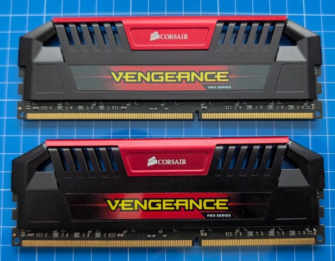 Corsair Vengeance Pro DDR3-2133 16GB Red and Black