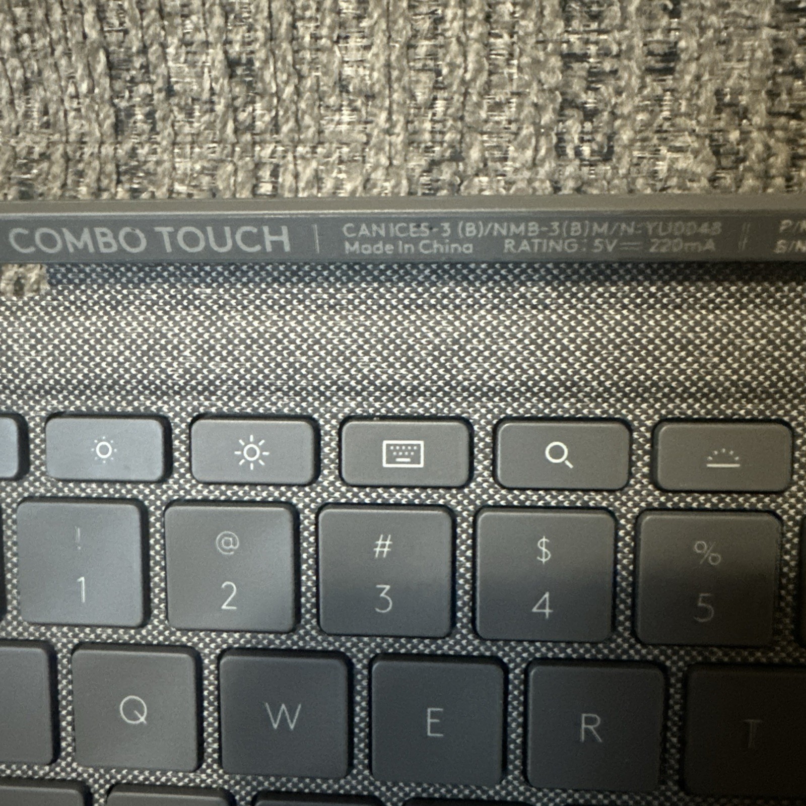 Logitech Combo Touch Keyboard Case YU0048 – 1st-4th Gen Pro & 4th-5th Gen Air