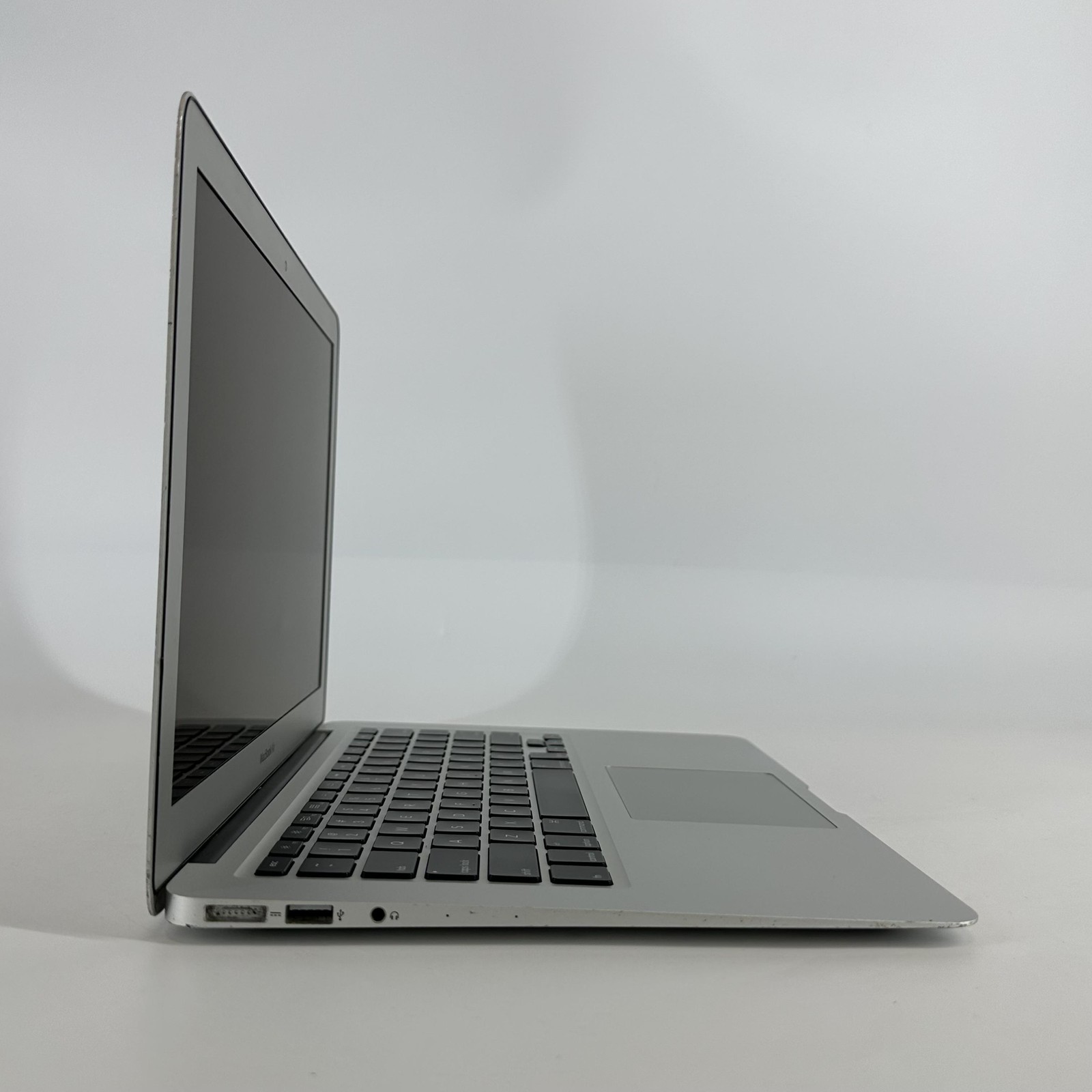MacBook Air 13 Silver 2015 1.6 GHz Intel Core i5 5th Gen. 4GB 128GB Bent Frame