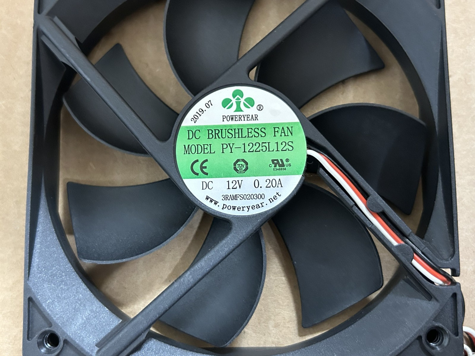 POWERYEAR PY-1225L12S DC12V 0.20A 12CM 12025 2-wire cooling fan