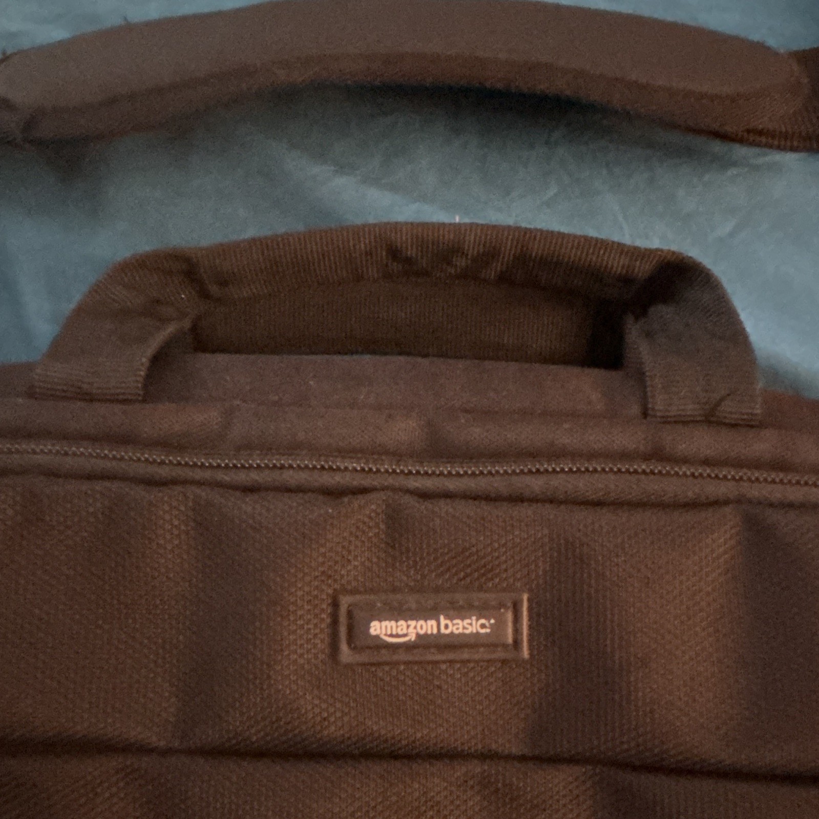 Amazon Basics Black Padded Solid 15in Laptop Shoulder/Messenger Bag Nylon