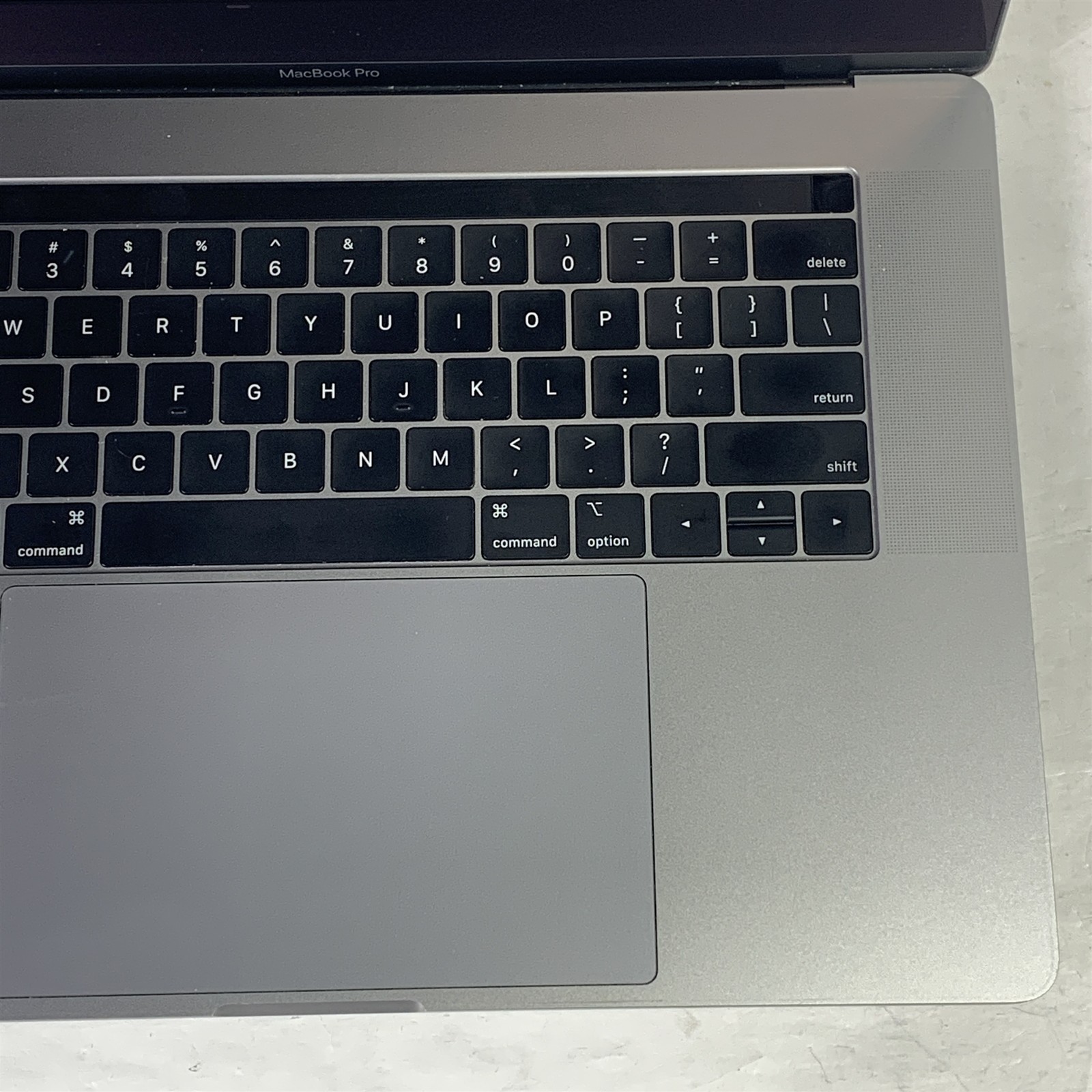 Apple MacBook Pro A1990 15″ 2019 Laptop Oct Core i9-9980HK 2.4GHz 16GB 500GB SSD