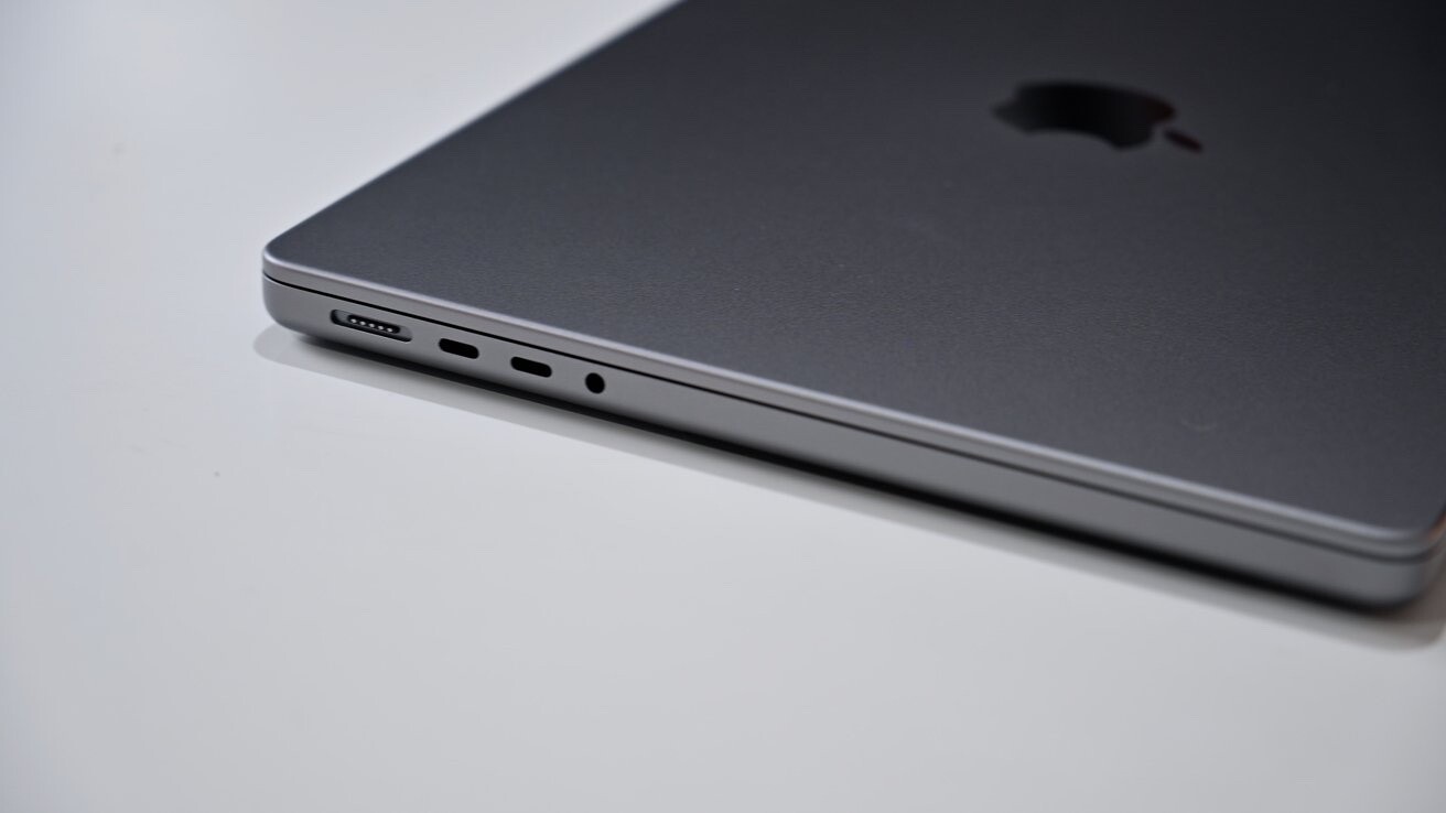 MacBook pro 14″ Space grey 1tb 16gb Ram MacBookPro18,3