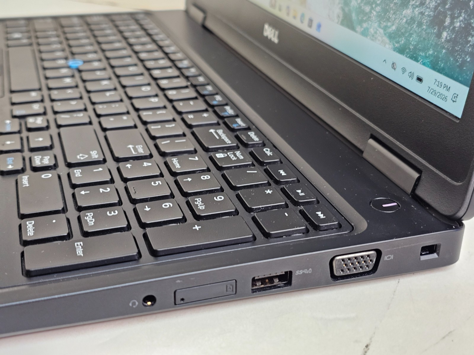 Dell Precision 3520 Laptop – 2.9 GHz i7-7820HQ 16GB 256GB SSD Cam M620 15.6″