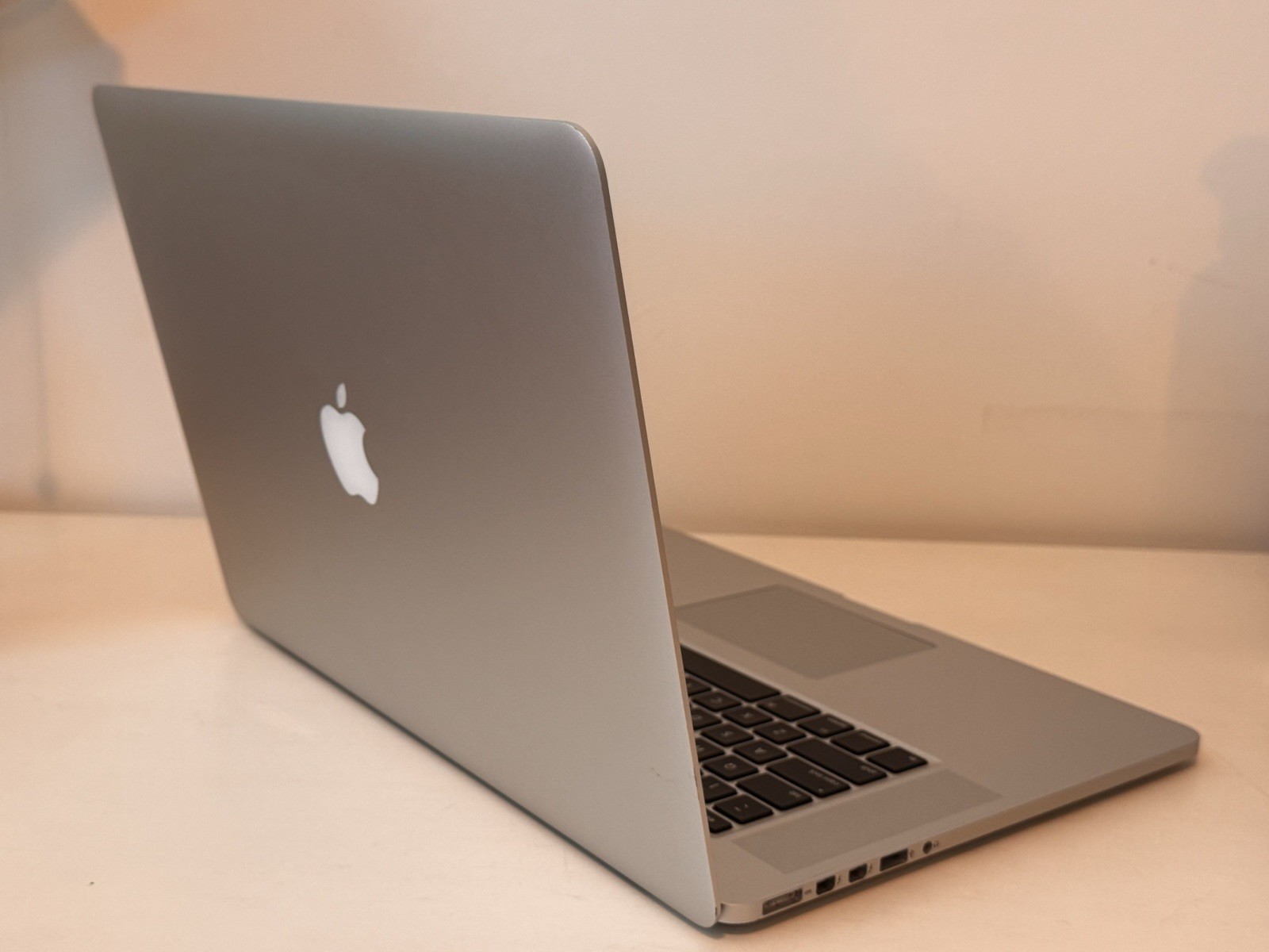 APPLE MACBOOK PRO 15 | 16GB | 256GB SSD | i7 3.4GHZ | RETINA |MONTEREY |WARRANTY