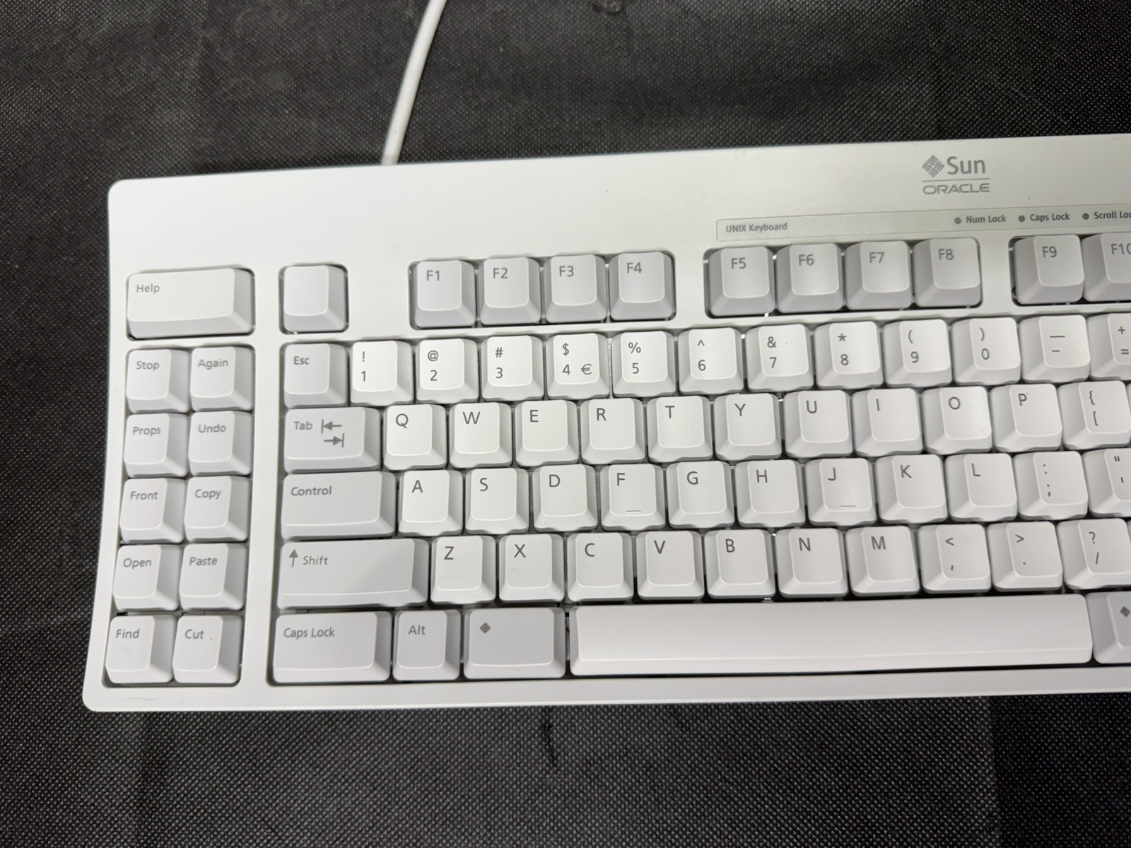 Sun Oracle 320-1367 Type-7 UNIX Keyboard, 371-0788 Type-7 USB Mouse w/Mouse Pad