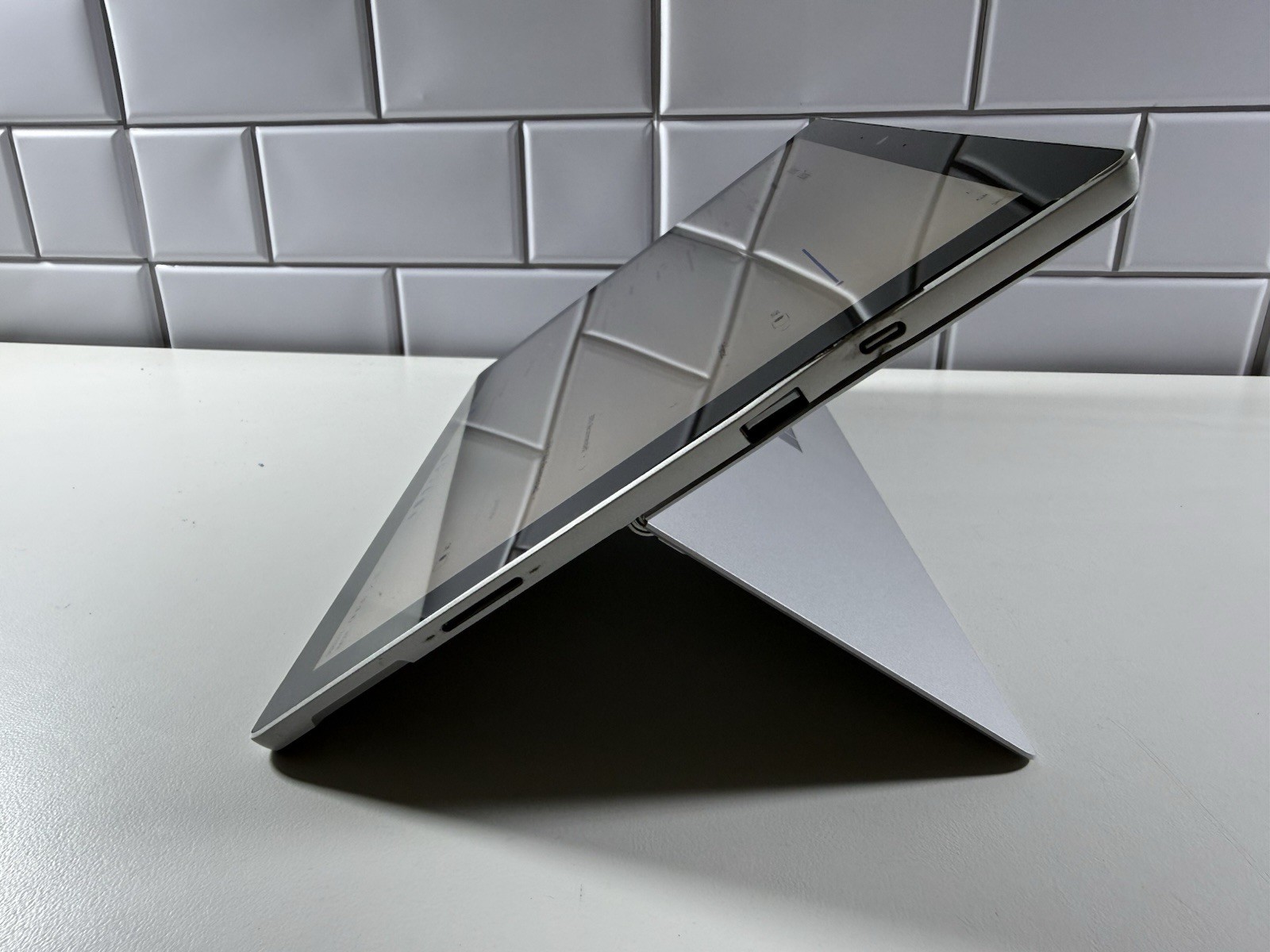 Microsoft Surface Pro 7 plus 1961 Core i5-1135G7 2.4GHz 16GB 256GB Win 11 Pro