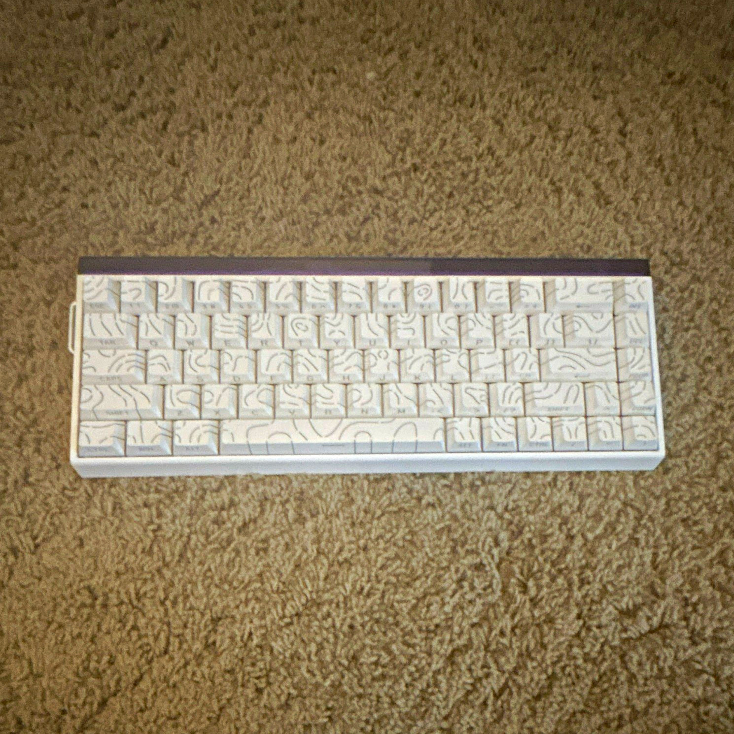 Aula hero 68 he with rgb lighting on the keys and back bar (wired keyboard)