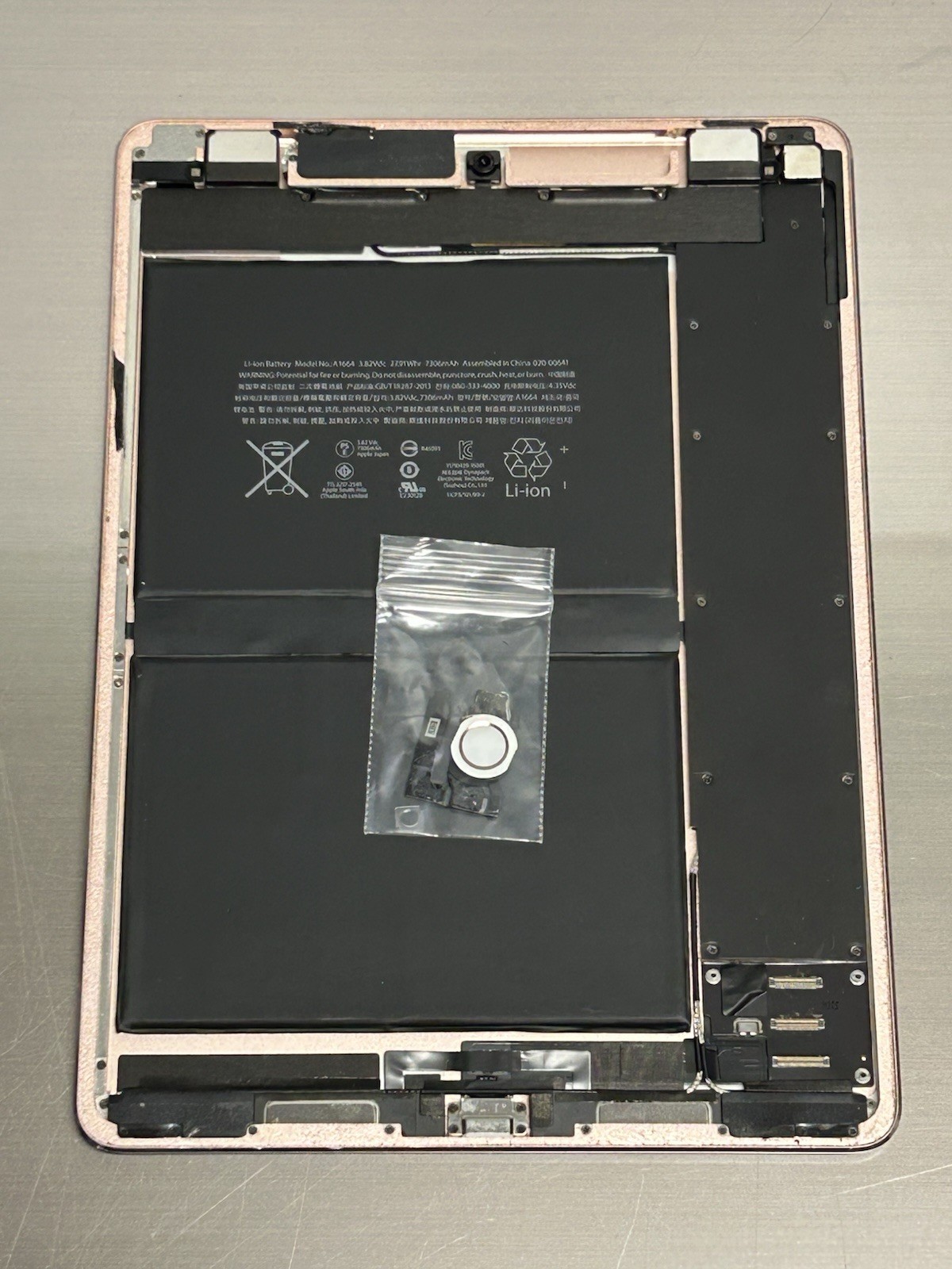 Apple iPad Pro 9.7 32 128GB A1673 A1674 Logic Board Motherboard With Touch ID.