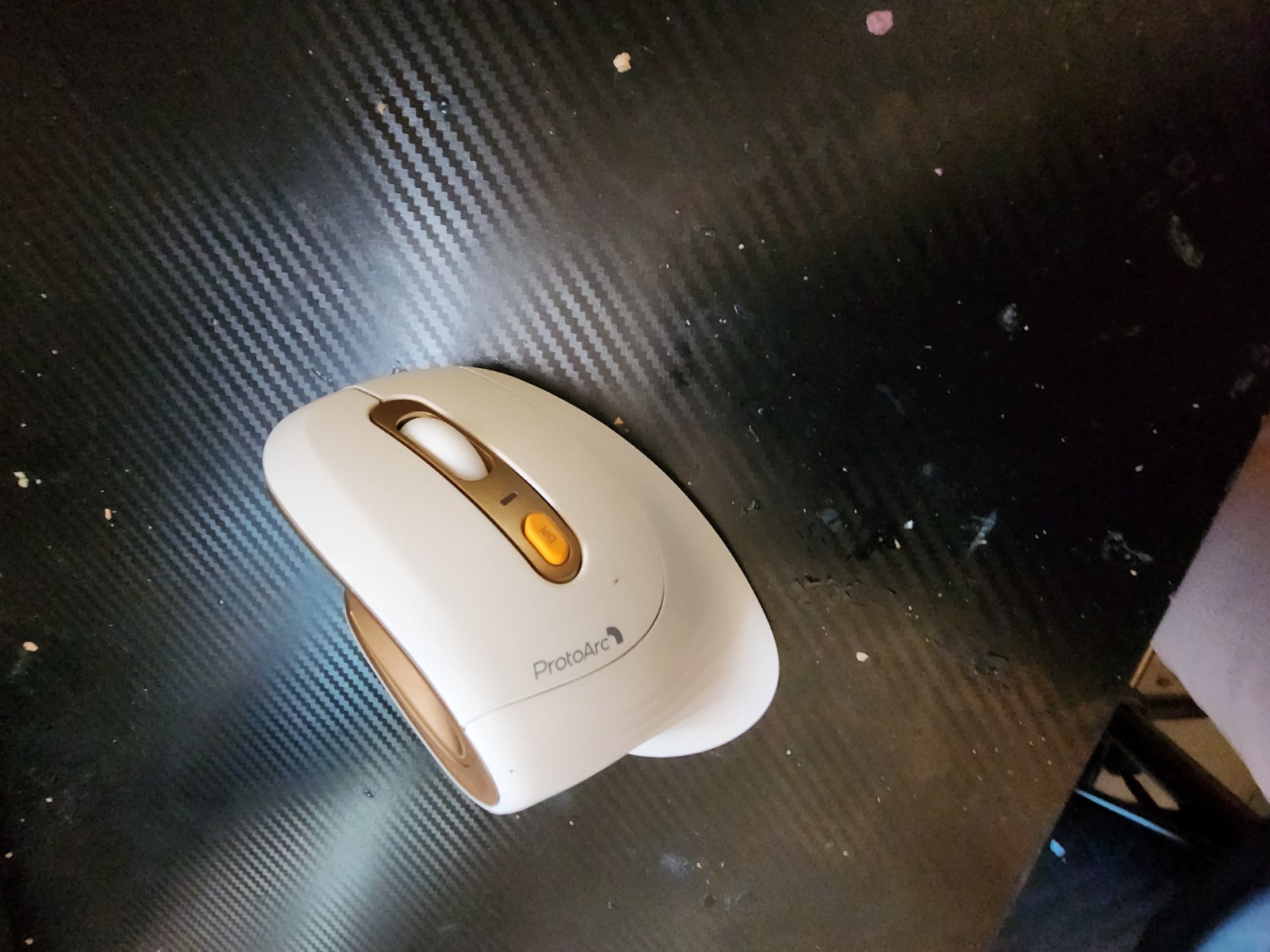 ProtoArc EM11 NL Ergonomic Vertical Wireless/Bluetooth Mouse 2400 DPI White