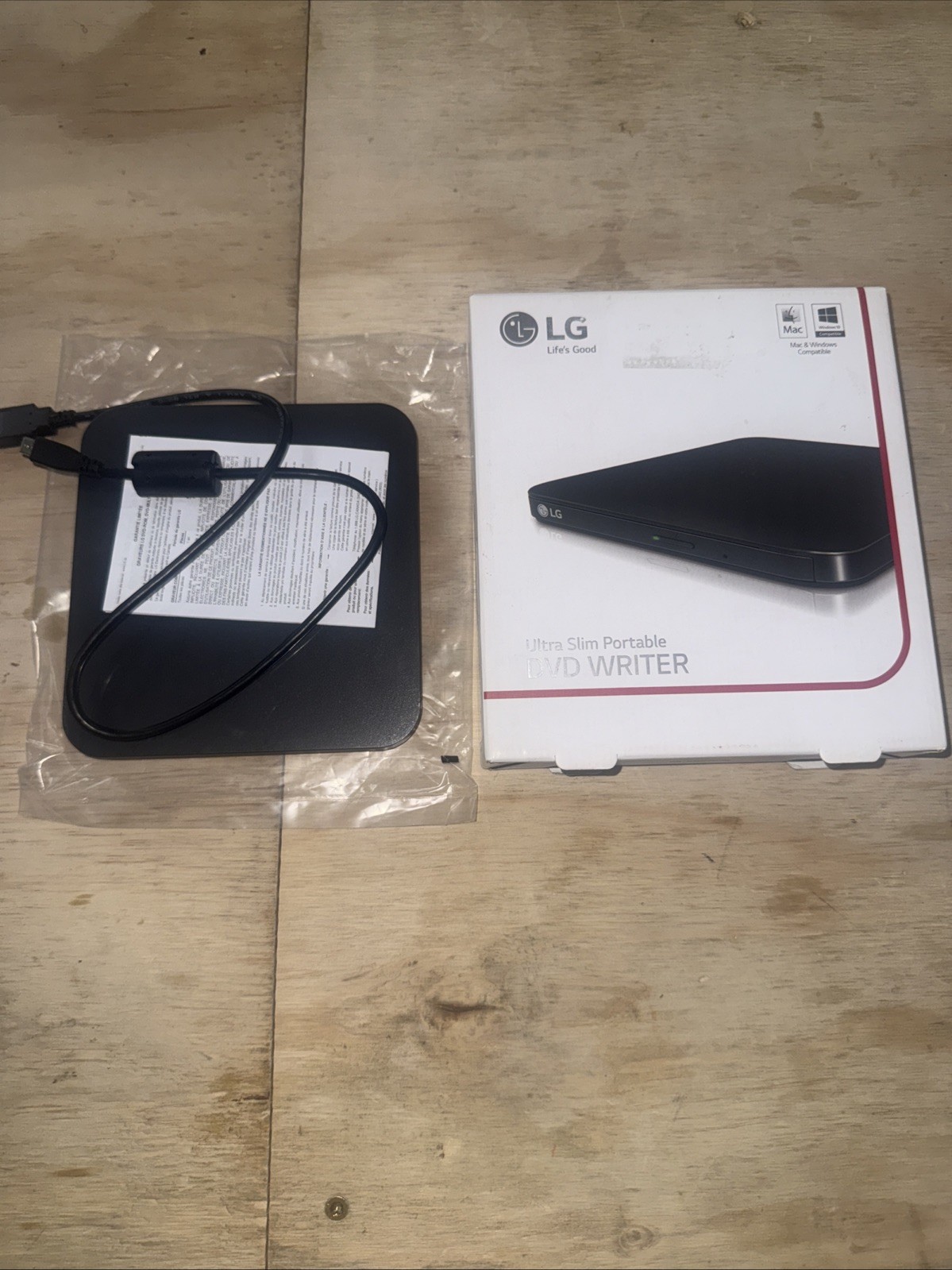 LG Ultra Slim Portable DVD Writer SP80NB80 – USB 2.0 Mac & Windows Compat. S11