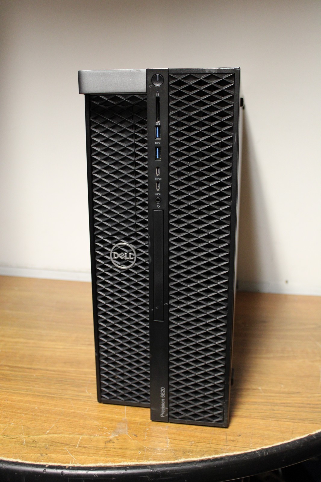 Dell Precision 5820 14-Core i9-9940X 4.50Ghz 64Gb RAM 256Gb Radeon Win 11 IP